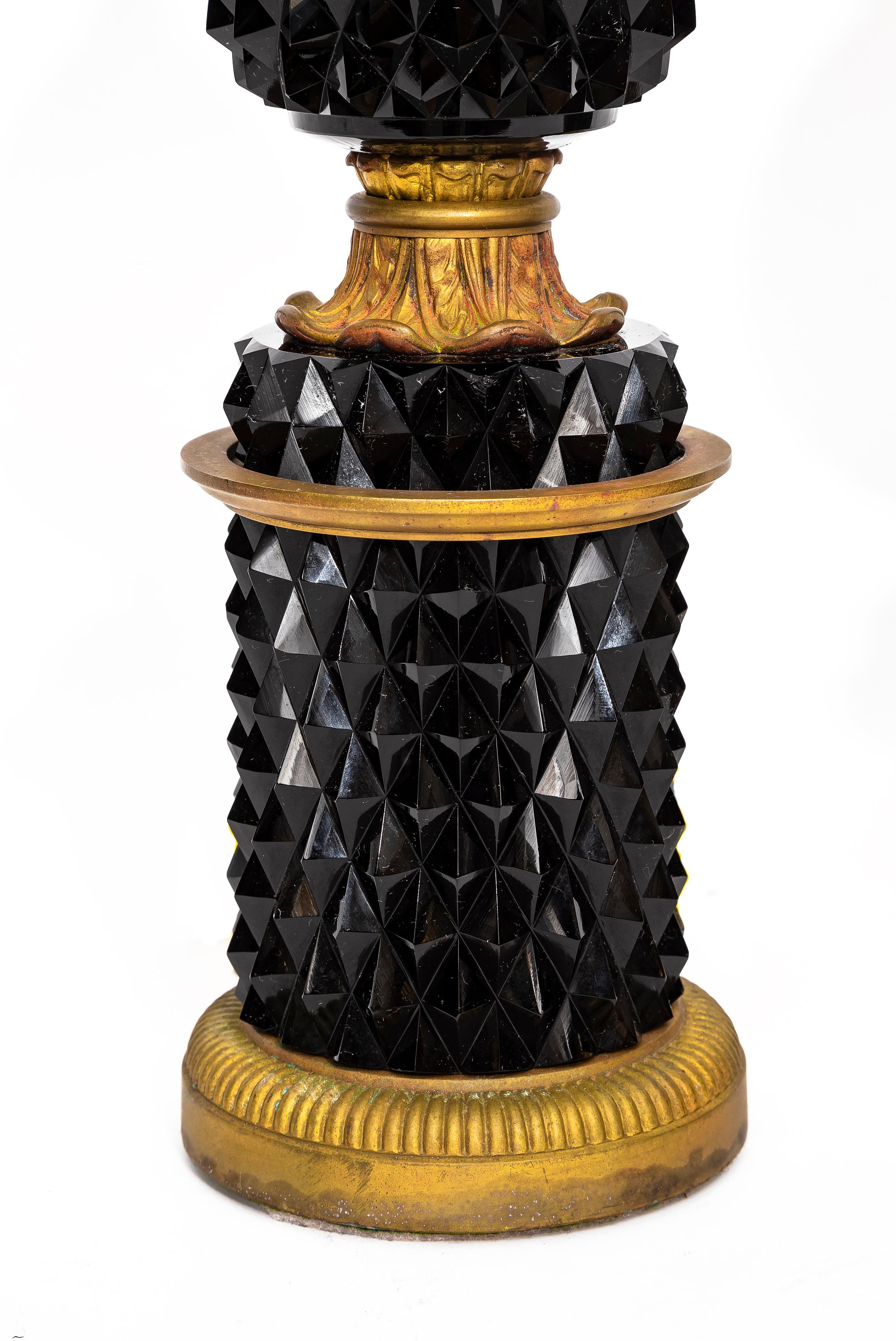 Paire de lampes françaises en forme d'ananas en cristal et améthyste noire montées sur bronze doré Bon état - En vente à New York, NY