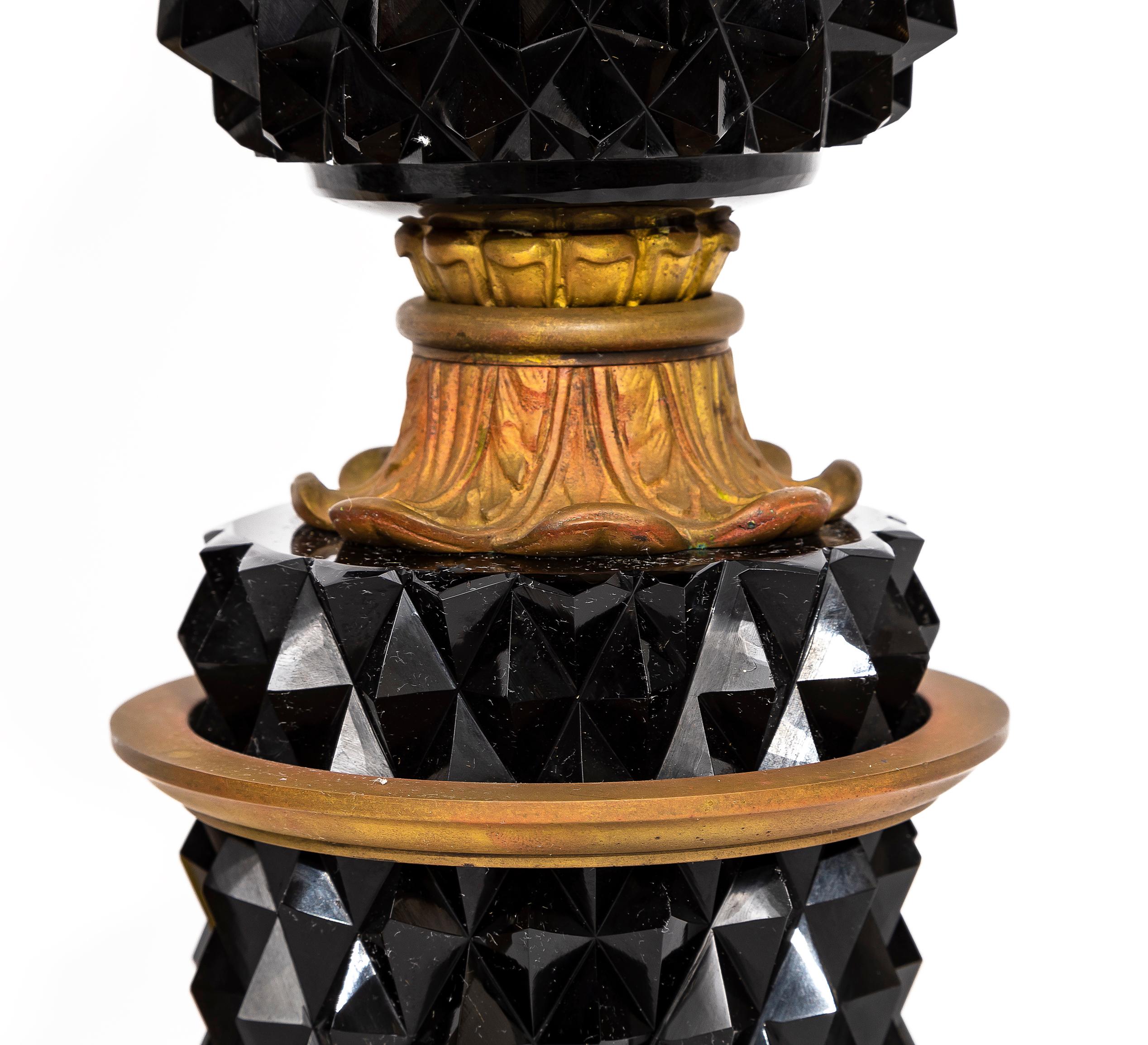 20ième siècle Paire de lampes françaises en forme d'ananas en cristal et améthyste noire montées sur bronze doré en vente