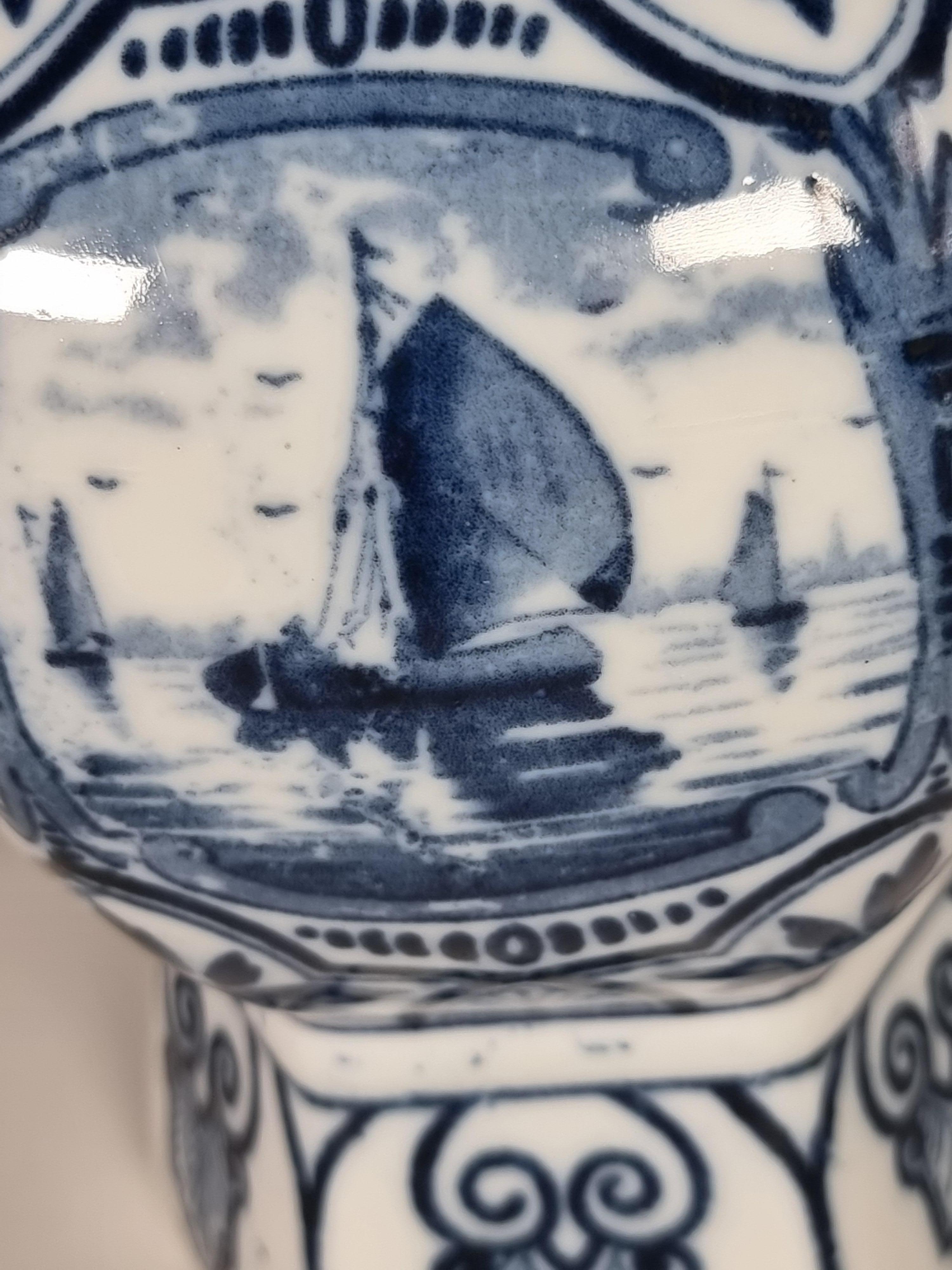 Paire de vases français bleu et blanc de style Delft vers 1900 par Samson of Paris en vente 3