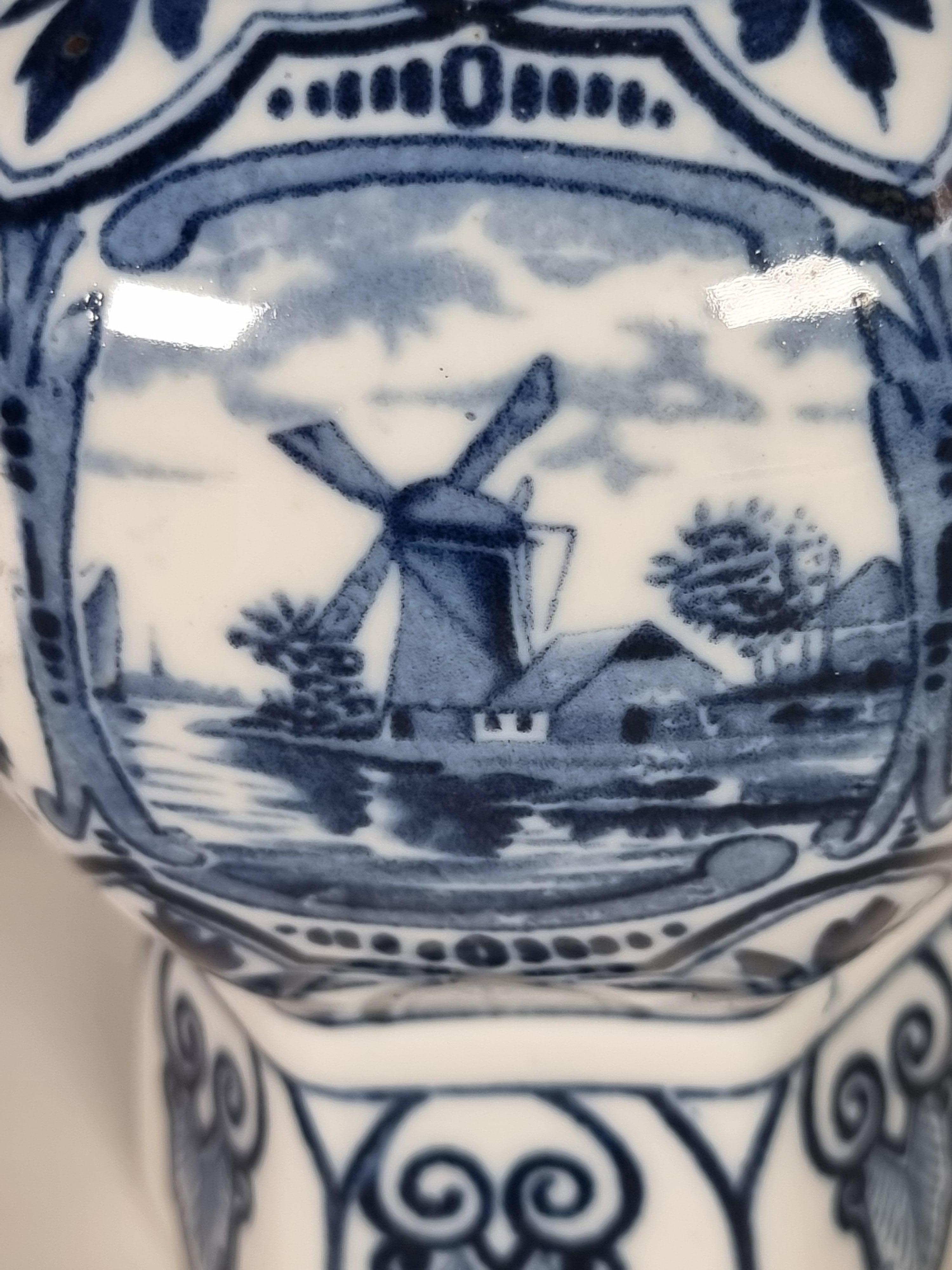Paire de vases français bleu et blanc de style Delft vers 1900 par Samson of Paris en vente 4