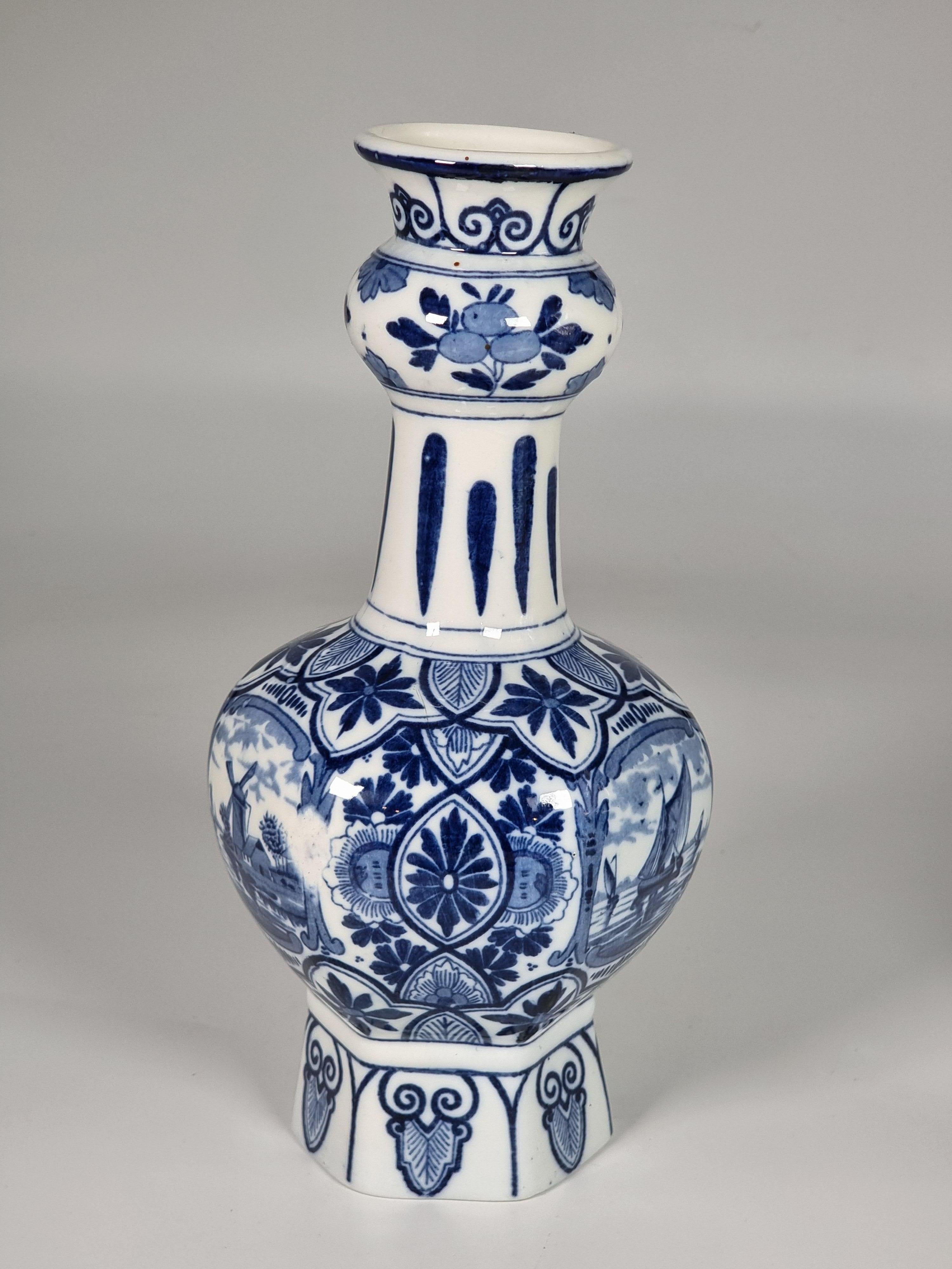 Début du 20ème siècle Paire de vases français bleu et blanc de style Delft vers 1900 par Samson of Paris en vente