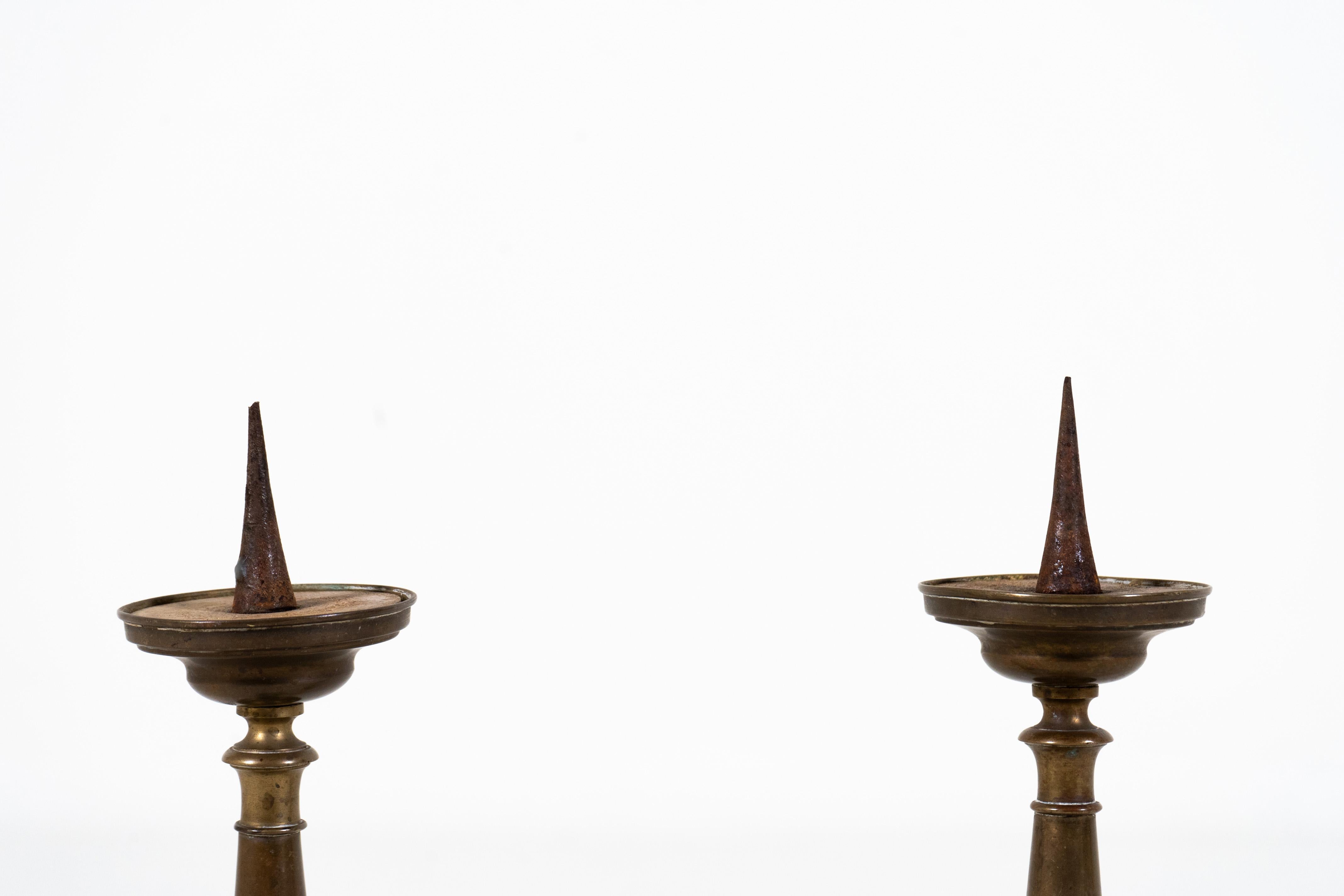 A Pair of French Brass Candleholders, c. 1900 In Good Condition For Sale In Chicago, IL