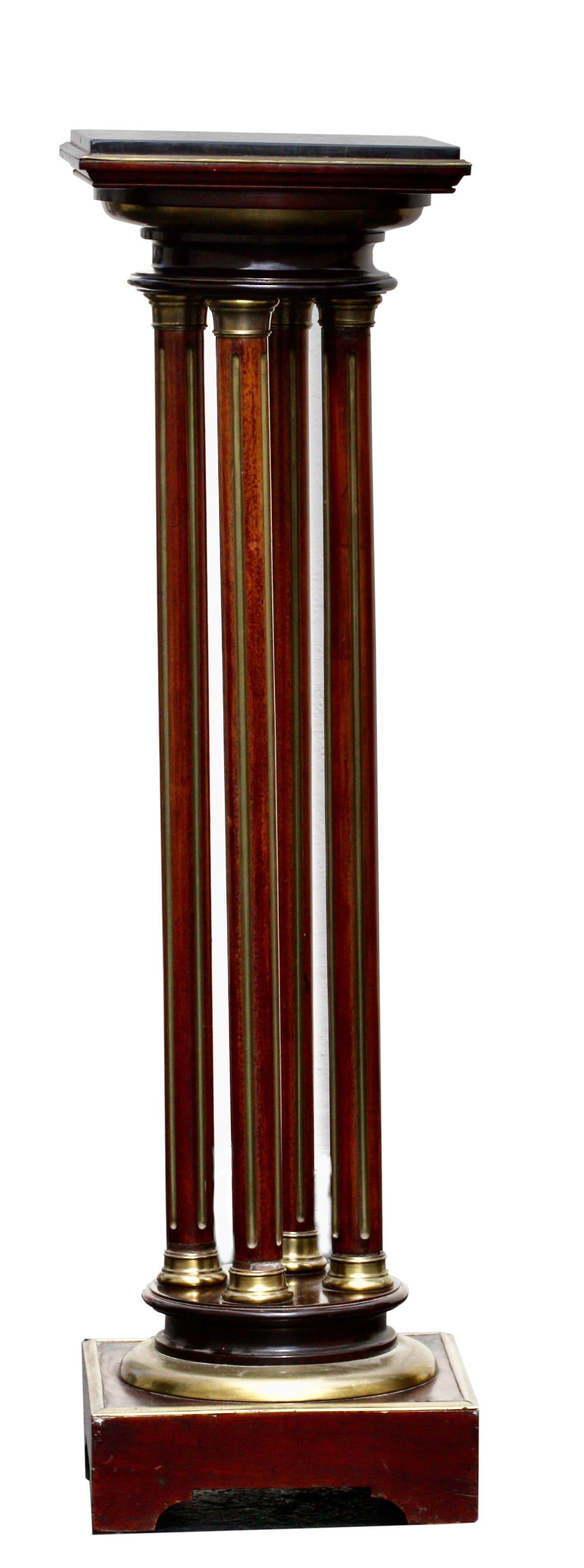 XX secolo Coppia di piedistalli francesi in ottone montati su legno di palissandro in vendita