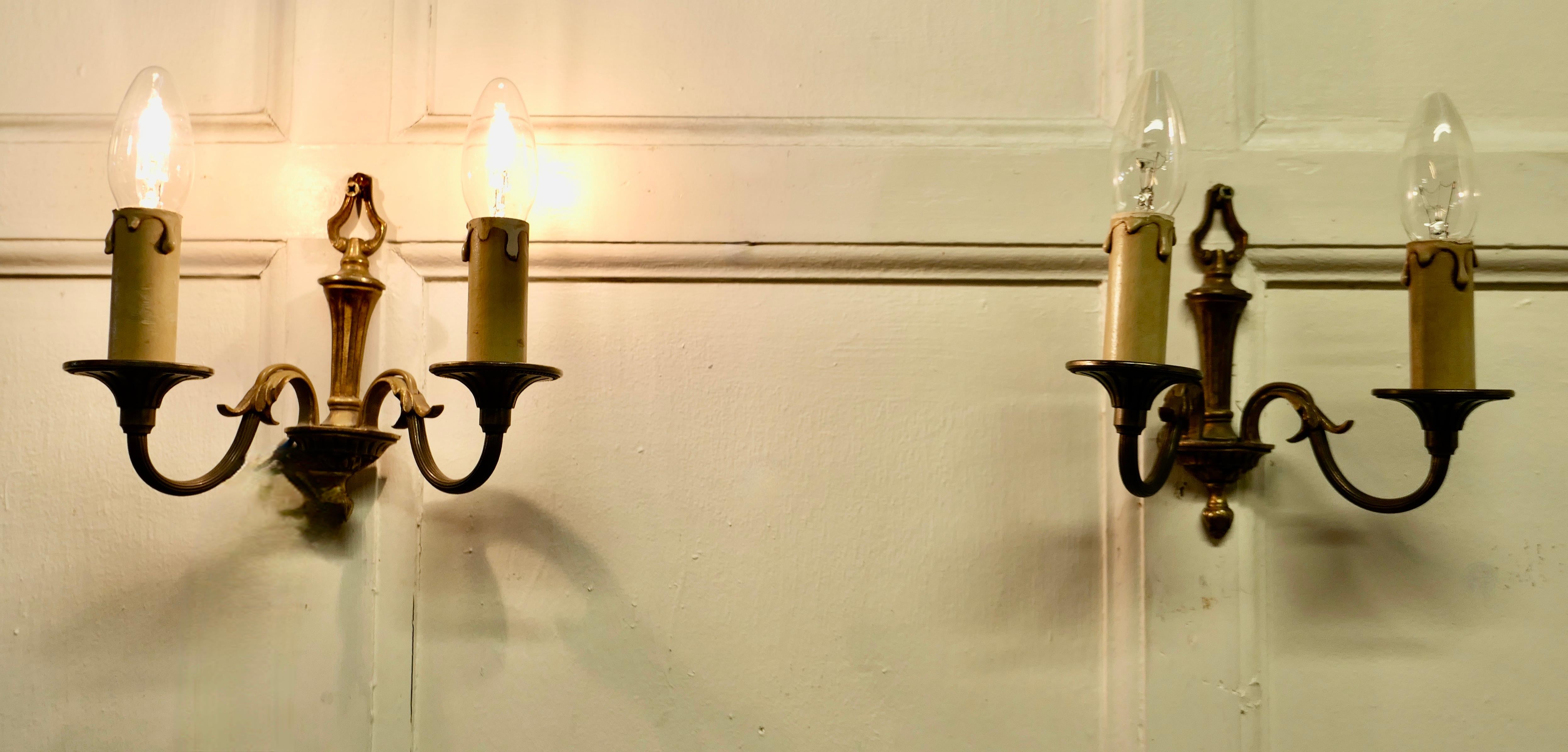 A pair of French brass twinwall lights


This is a very attractive pair of lights they each have 2 sconces 

The lights are in good vintage condition and working, they will have to be installed by an electrician

The lights are 7” tall, 9”