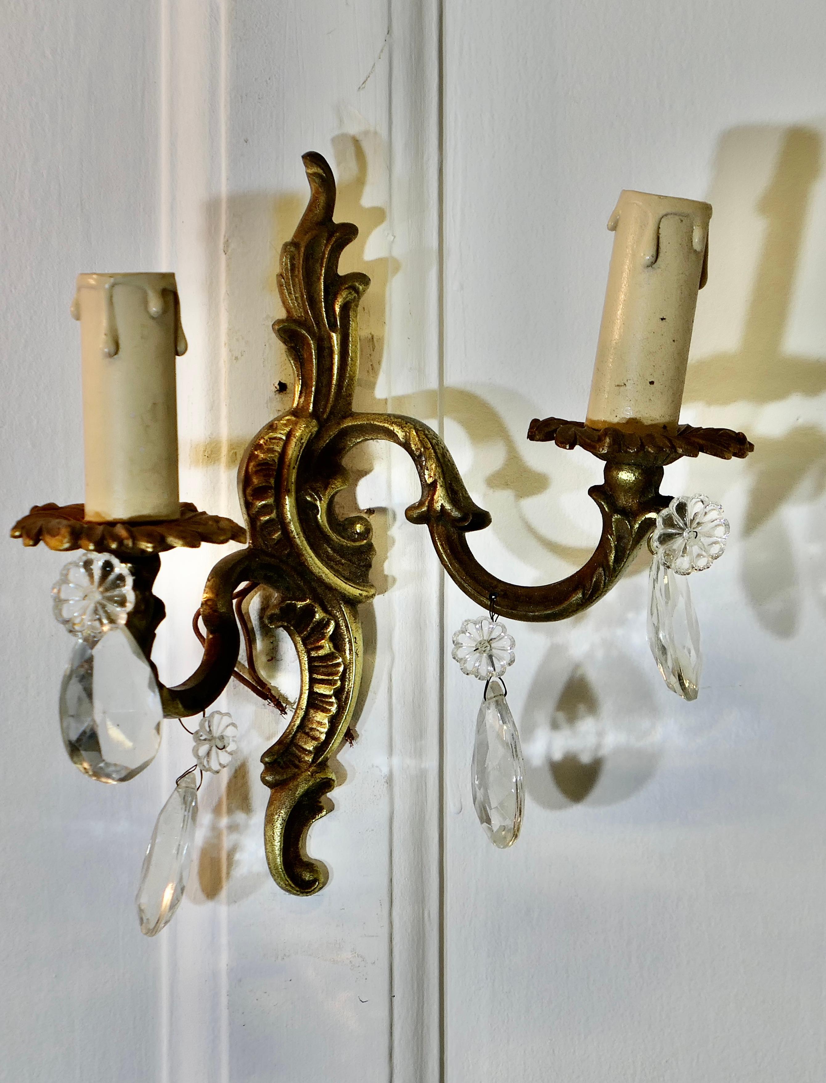 Paire de Twin Wall Lights en laiton français   Les Lights sont de style classique. Bon état - En vente à Godshill, Isle of Wight