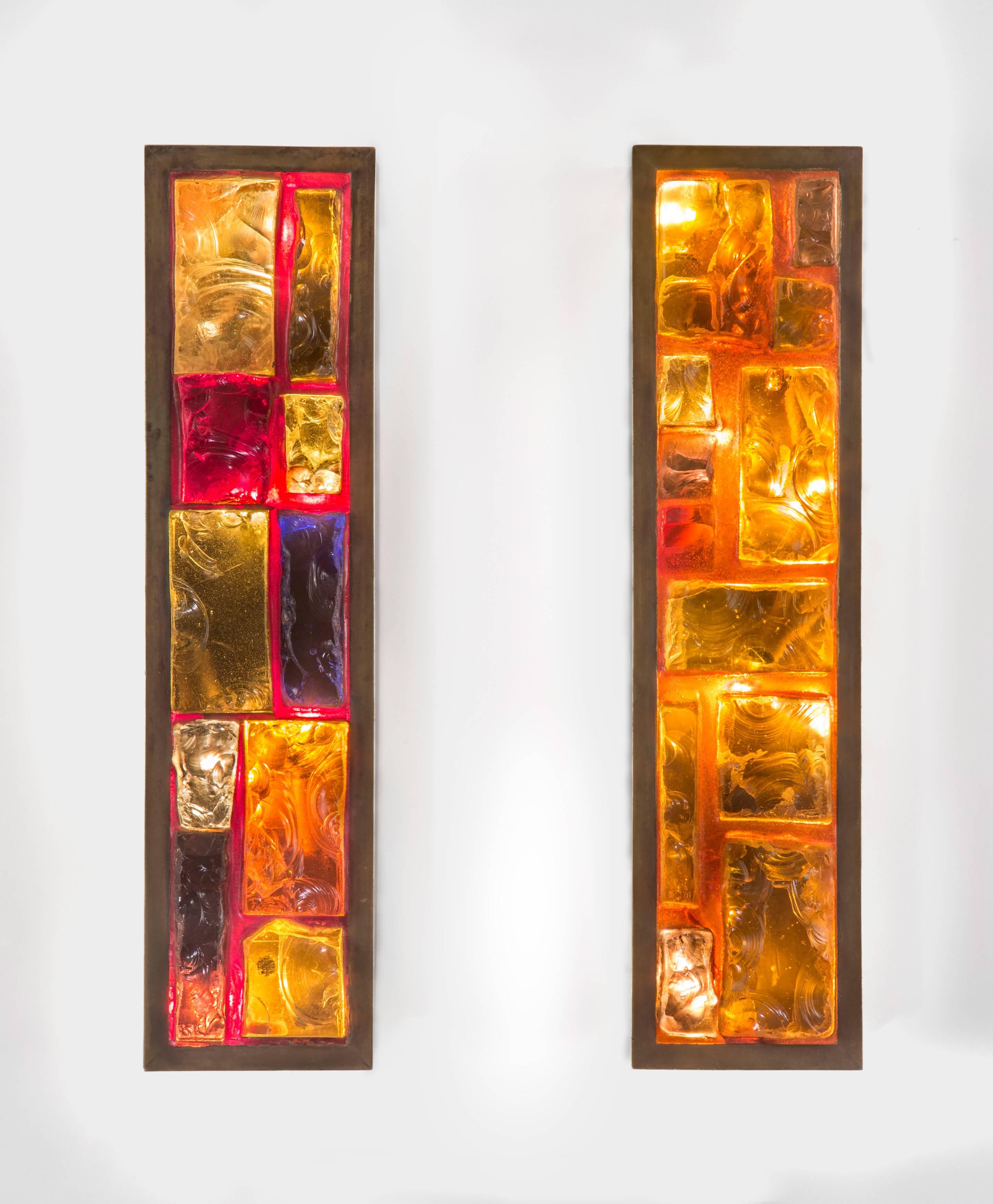 A pair of French bronze and resin sconces
Mid-20th century
Midcentury excellence in an imaginative design and a superior realization. The raised and textured multicolored resin panel within a perfectly executed bronze frame.
Could be hung