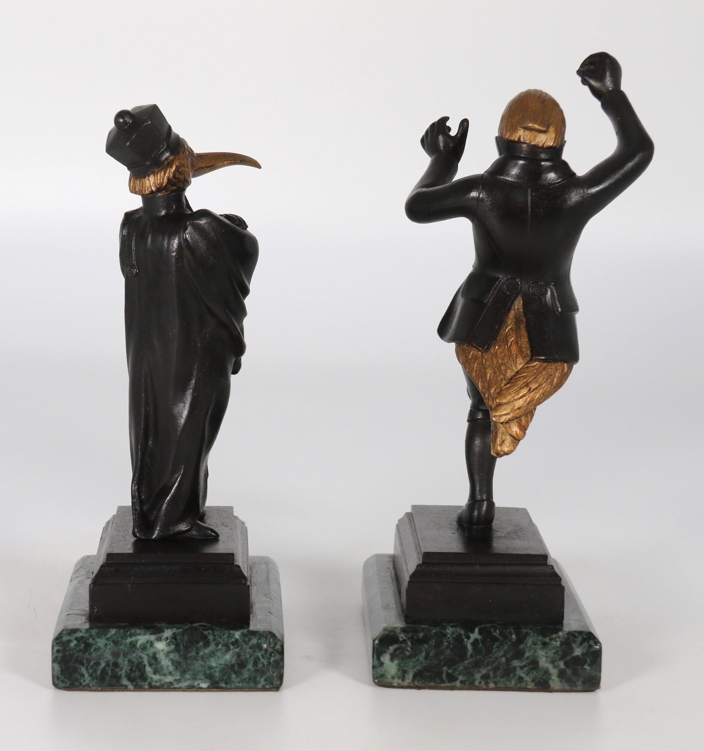 A pair of  French bronze caricature figures of theatrical birds, circa 1880 In Good Condition For Sale In Central England, GB