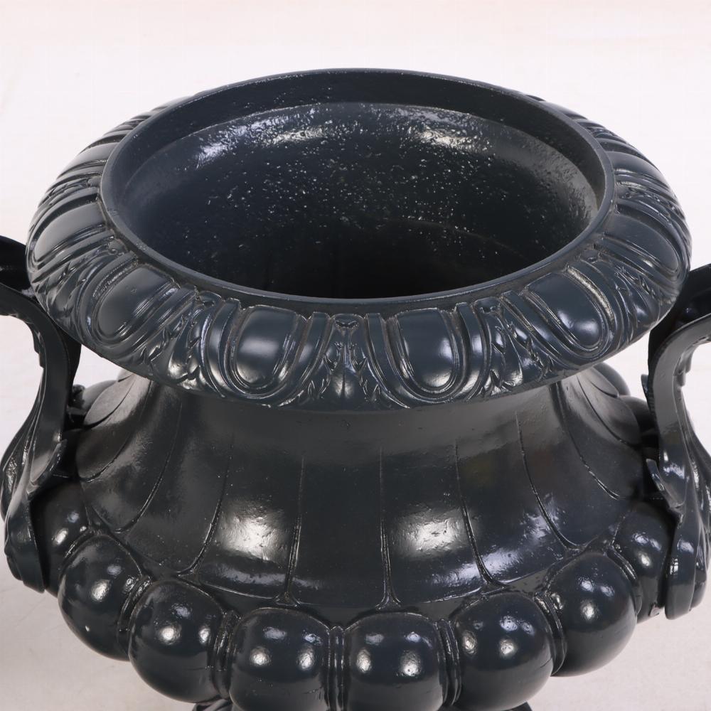 A pair of French cast iron garden urns, C. 1880. In Good Condition For Sale In Philadelphia, PA