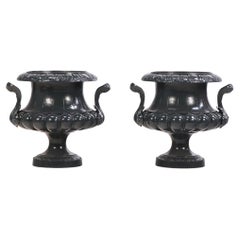 Paire d'urnes de jardin en fonte, C.C. 1880.