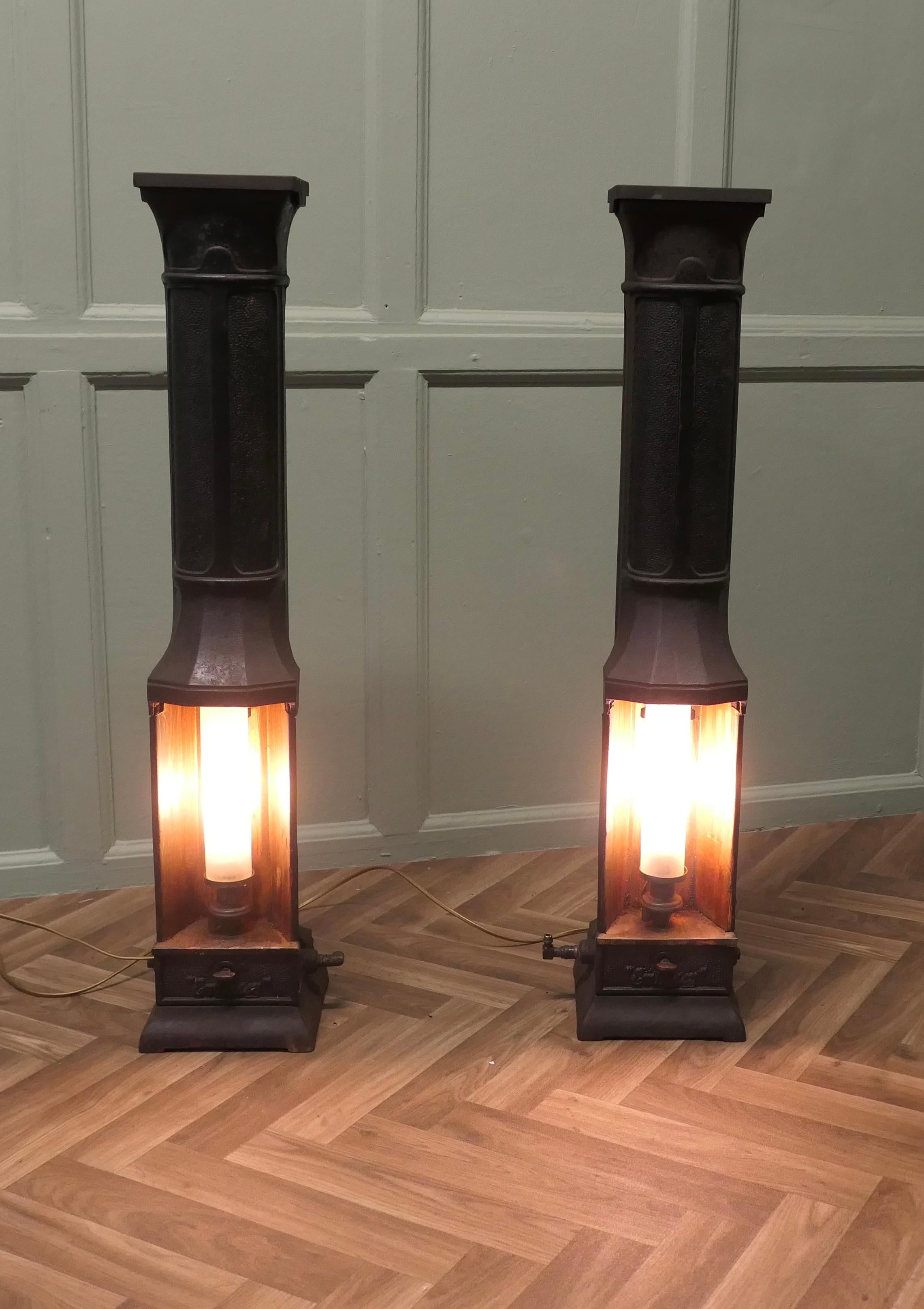 Una coppia di lampade in ghisa francese Greene & Greene


Questi meravigliosi pezzi provengono dalla Francia, originariamente erano alimentati a gas e utilizzati in un giardino d'inverno o in una serra.
Le stufe sono state cablate per accogliere le