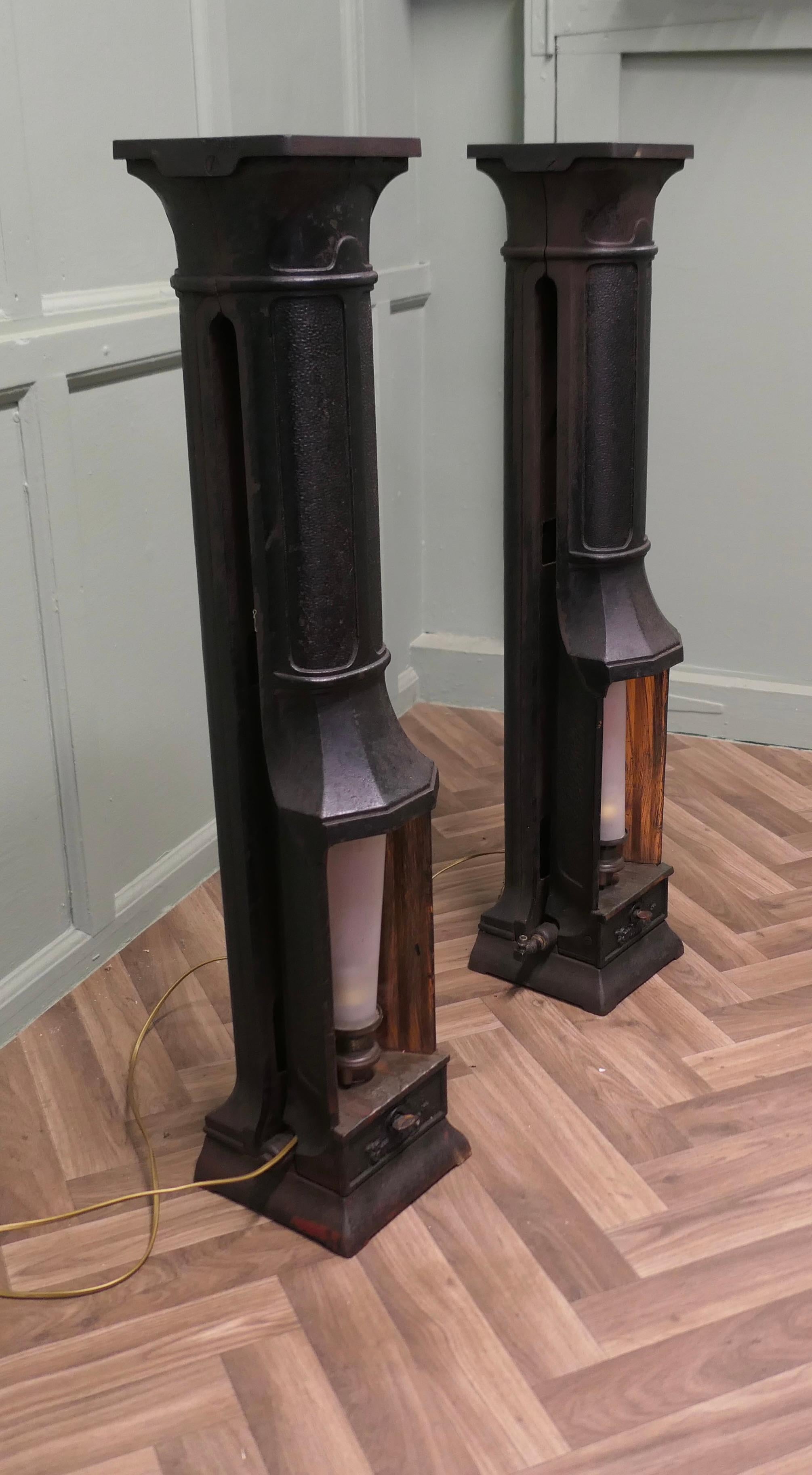 Una coppia di lampade in ghisa francese Greene & Greene In condizioni buone in vendita a Godshill, Isle of Wight