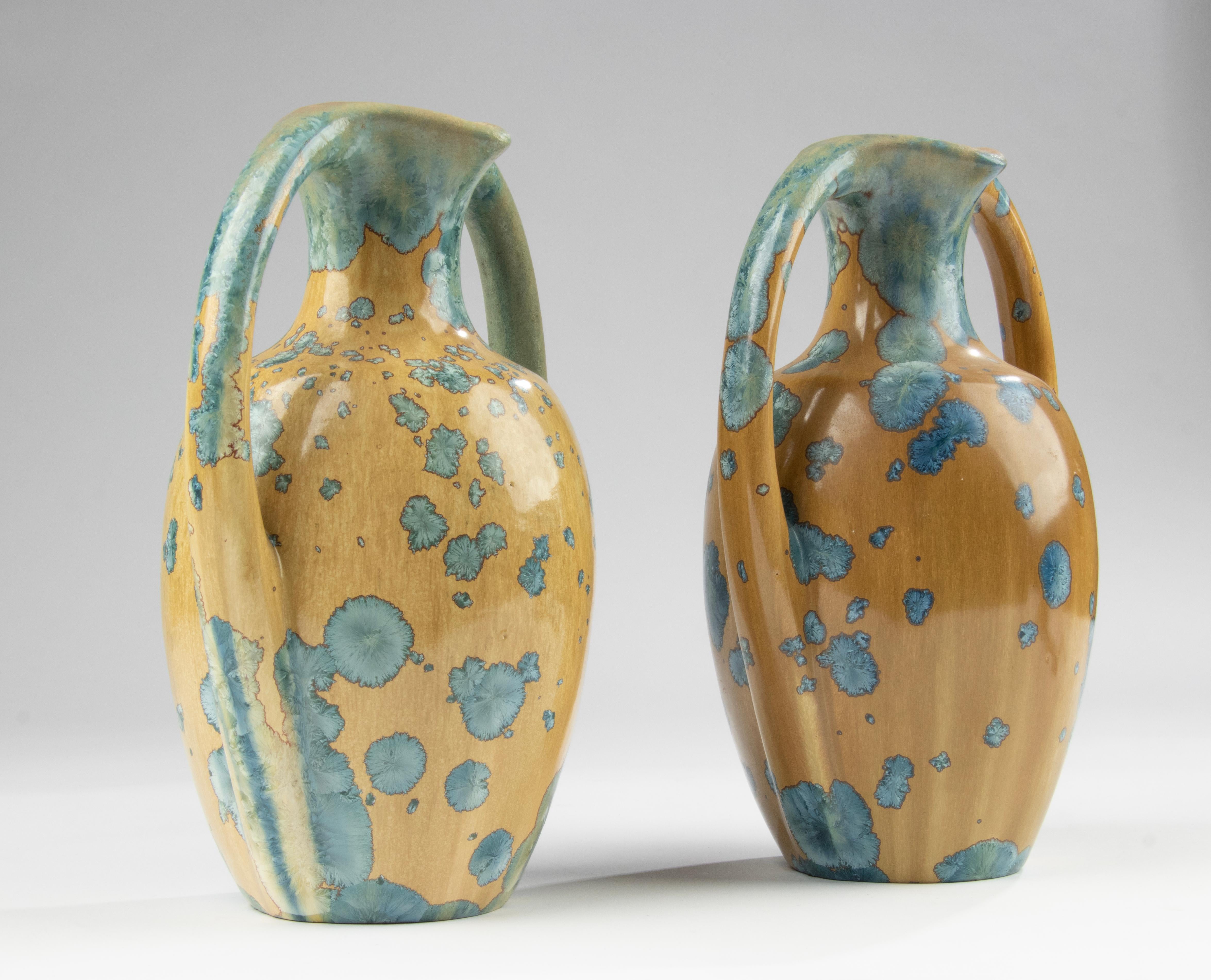 Ein Paar französische Art-Déco-Vasen aus Keramik mit kristalliner Glasur - Pierrefonds  im Angebot 9