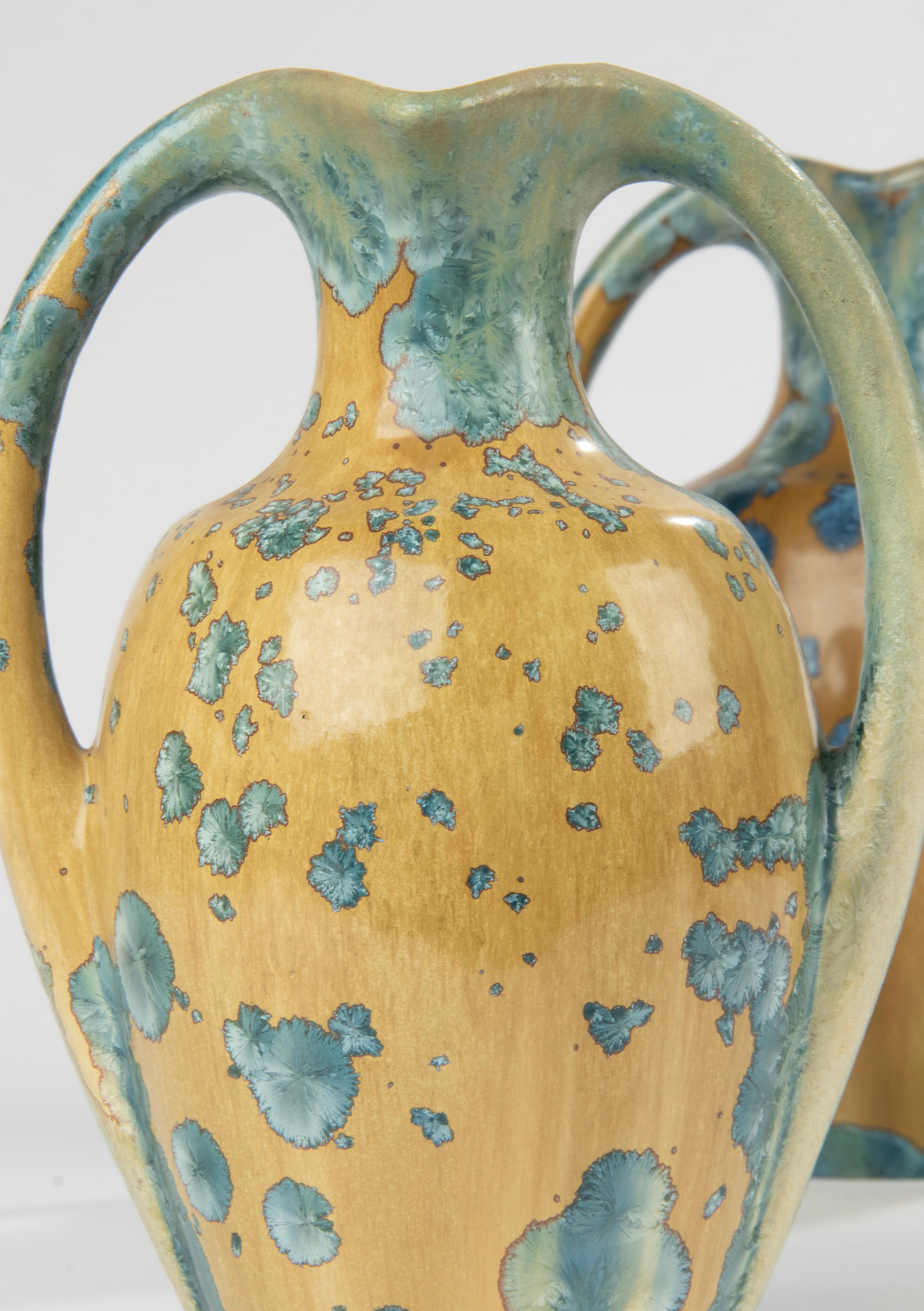 Ein Paar französische Art-Déco-Vasen aus Keramik mit kristalliner Glasur - Pierrefonds  im Angebot 10