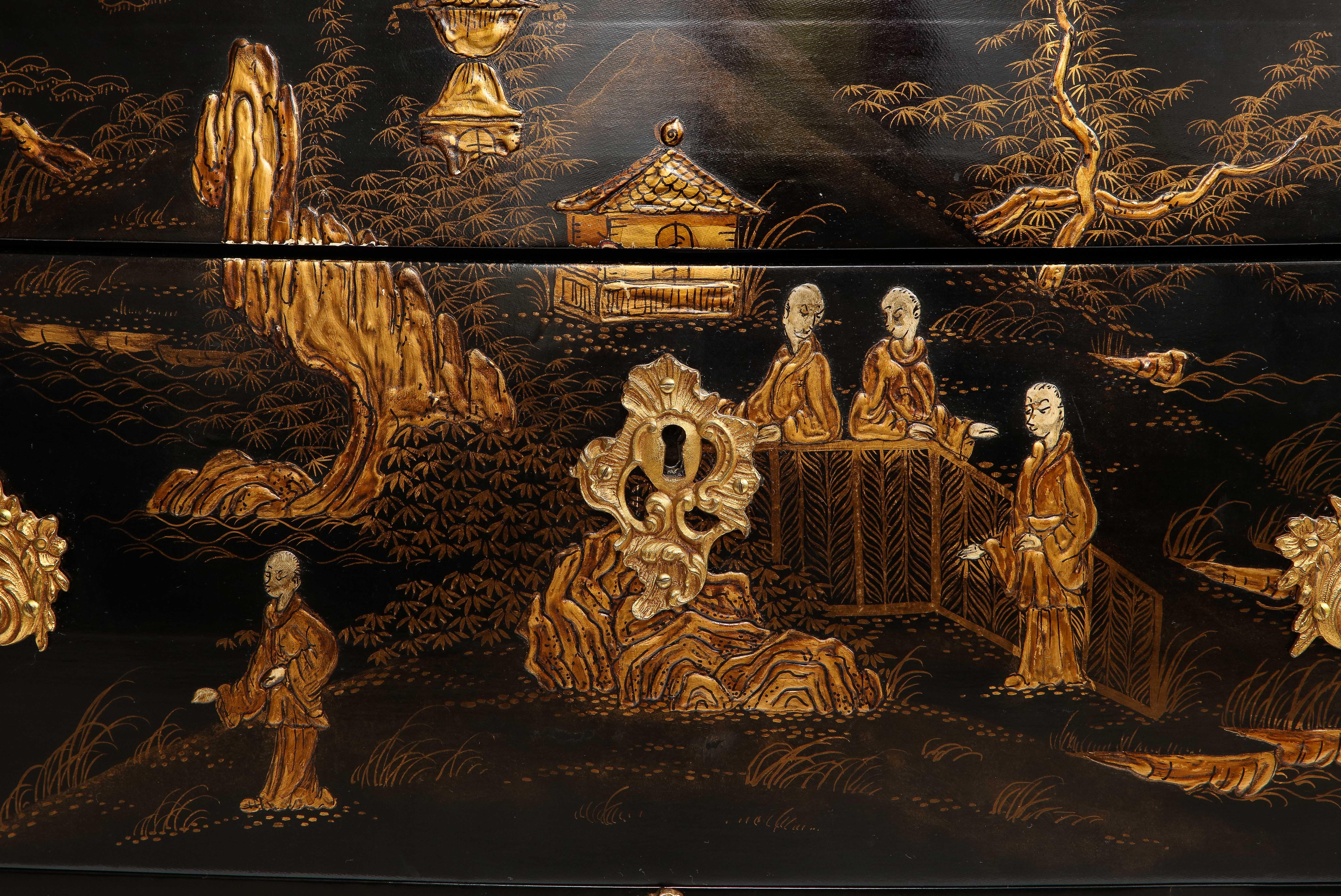 Paire de commodes à deux tiroirs à dessus de marbre laqué et doré de style Chinoiserie français en vente 7