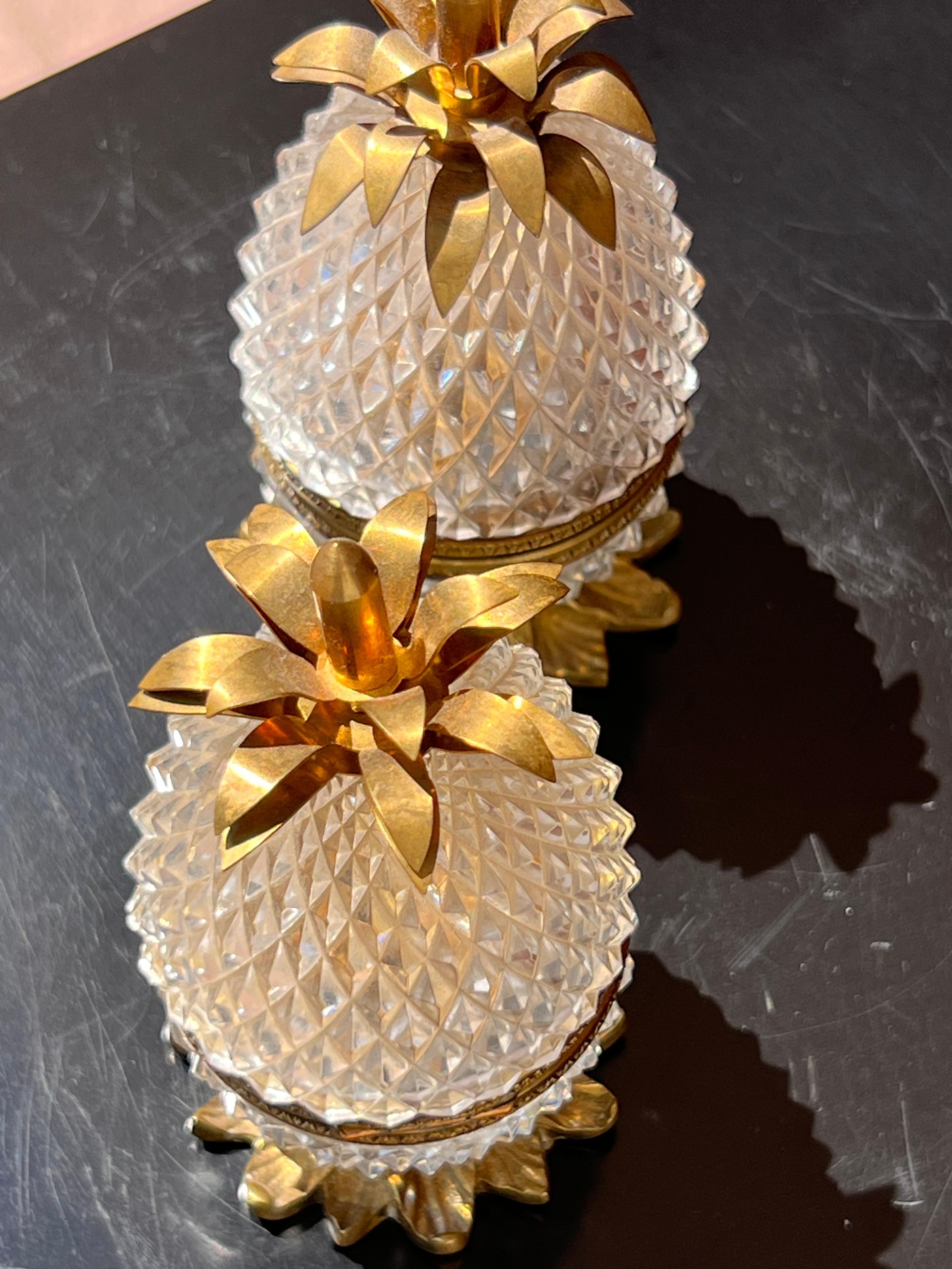 A pair of French déposé crystal pineapple lighters by Baccarat, circa 1950 For Sale 3