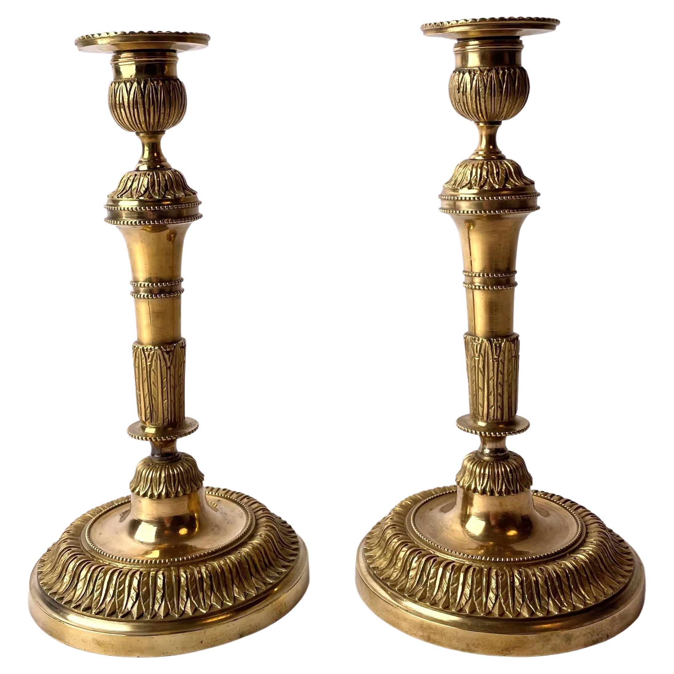 Paar französische Directoire-Kerzenständer, um 1790 im Angebot