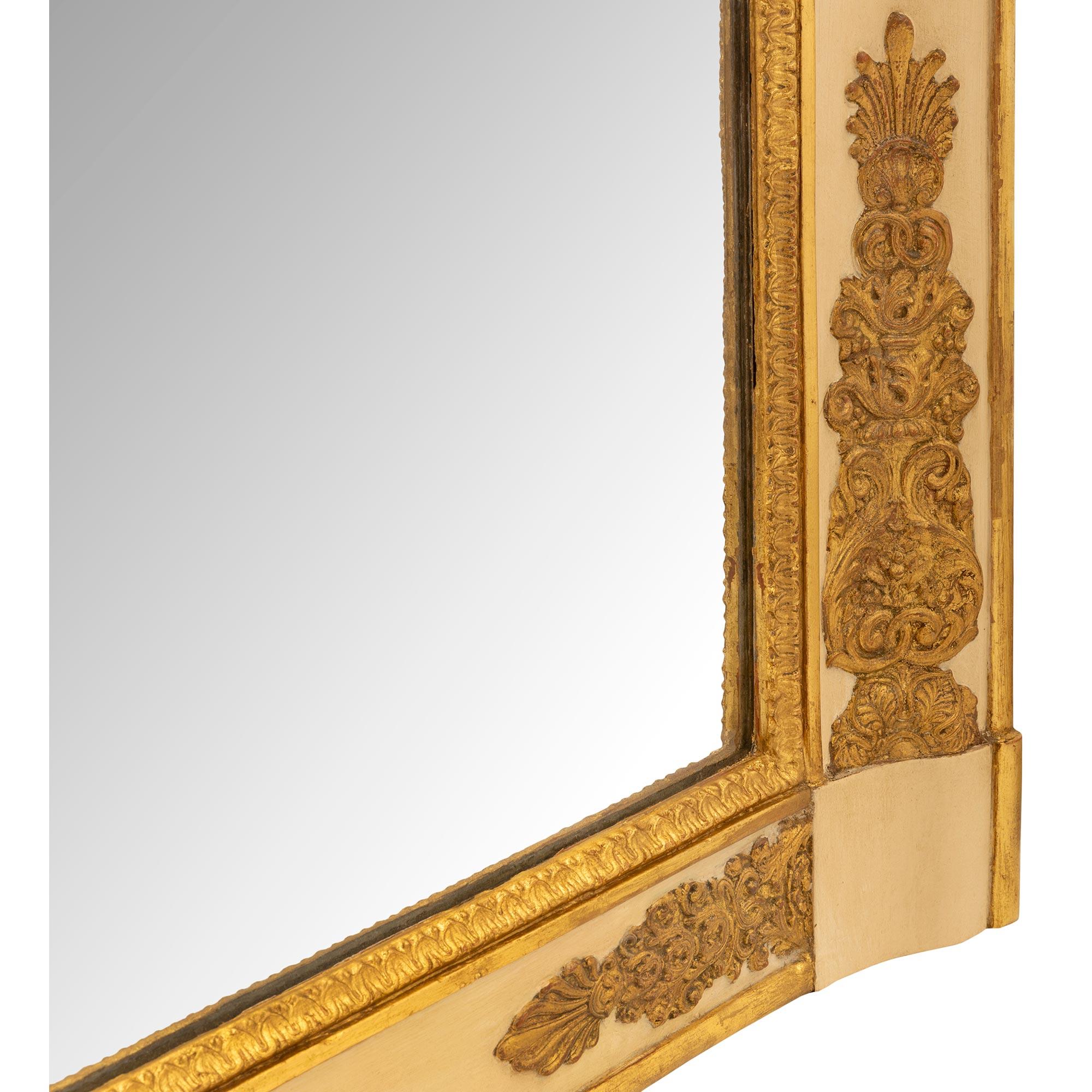 Paire de miroirs en bois doré d'époque Empire du début du 19e siècle en vente 1