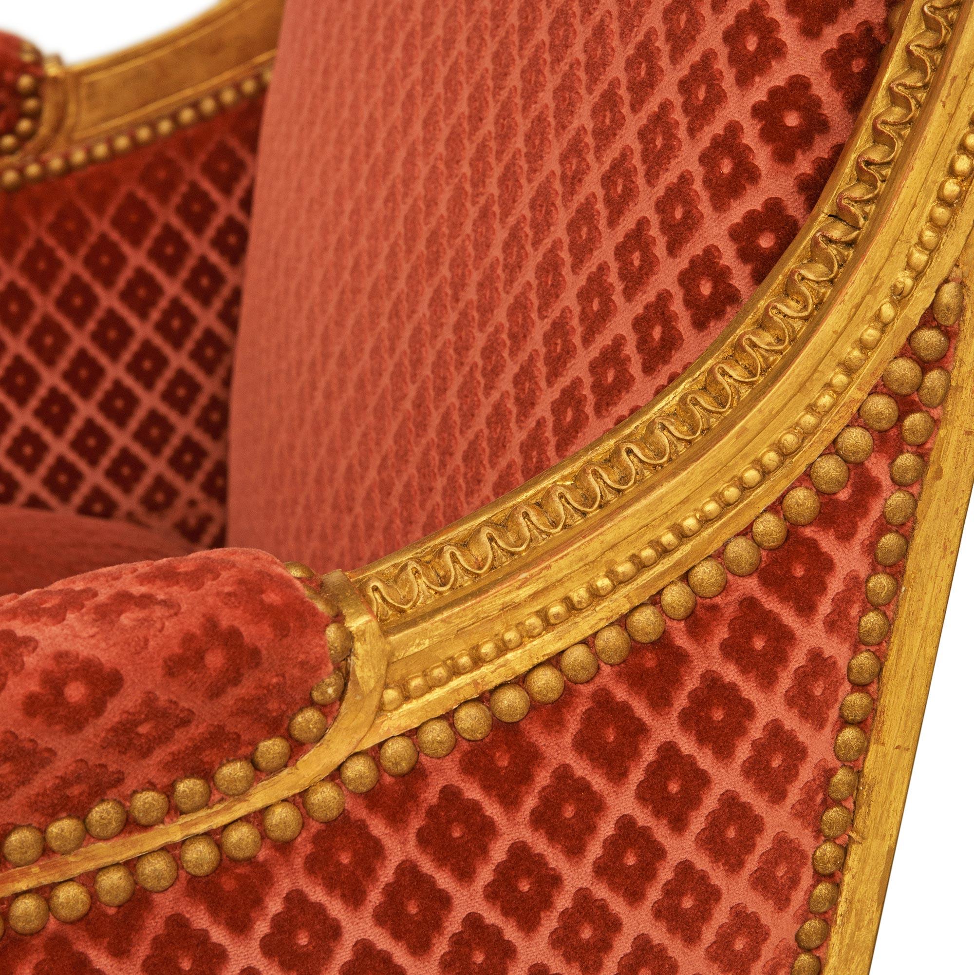 Paire de fauteuils en bois doré de style Louis XVI du début du 19e siècle en vente 1