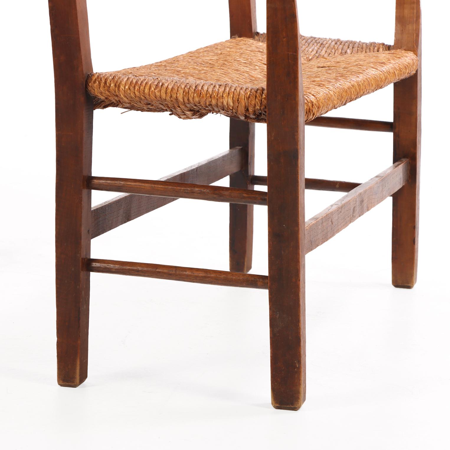 Tissage Paire de bancs Cantou en orme français à assise en jonc, C.C. 1920. en vente