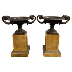Paar französische Tazze aus Bronze und Siena-Marmor im Empire-Stil, 19. Jahrhundert
