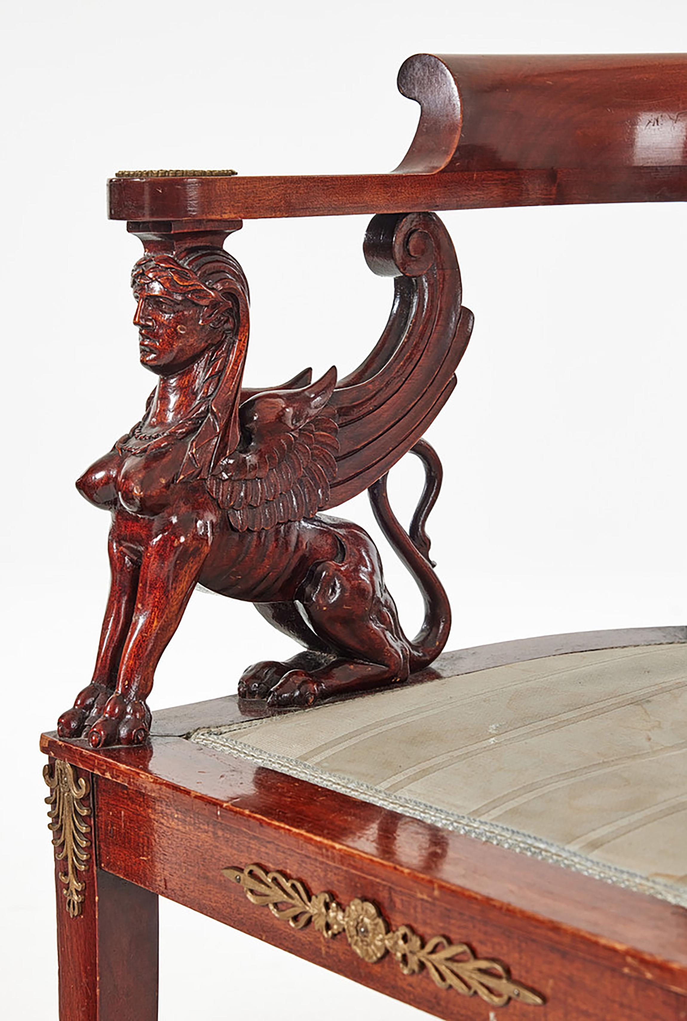 Paire de chaises d'angle de style Empire français en vente 1