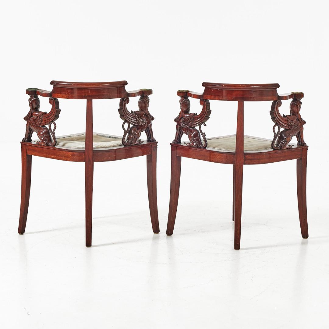 Paire de chaises d'angle de style Empire français en vente 2