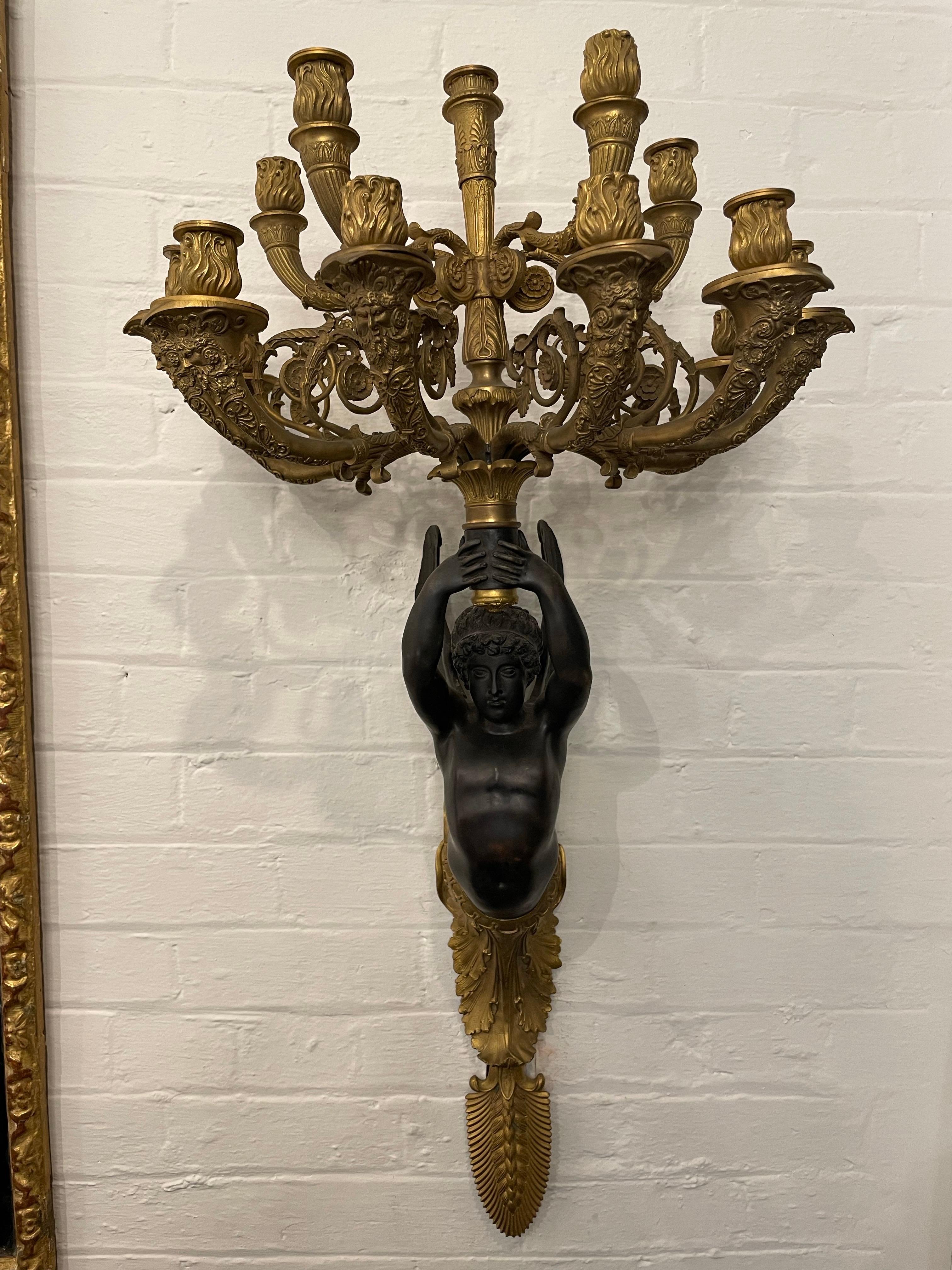 Bronzo Coppia di candelabri in stile impero francese in ormolu e bronzo, fine XIX secolo in vendita