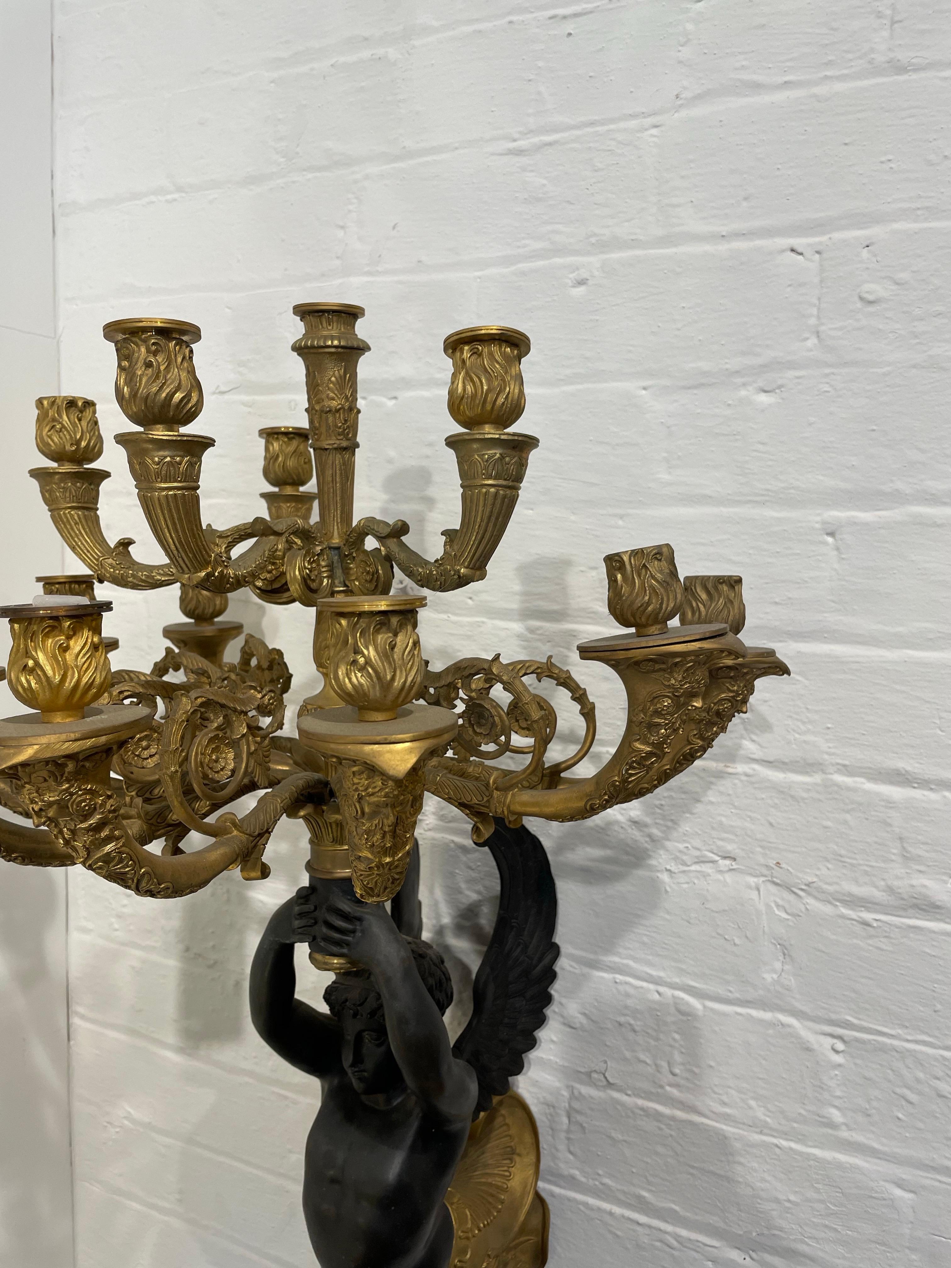 Coppia di candelabri in stile impero francese in ormolu e bronzo, fine XIX secolo in vendita 1