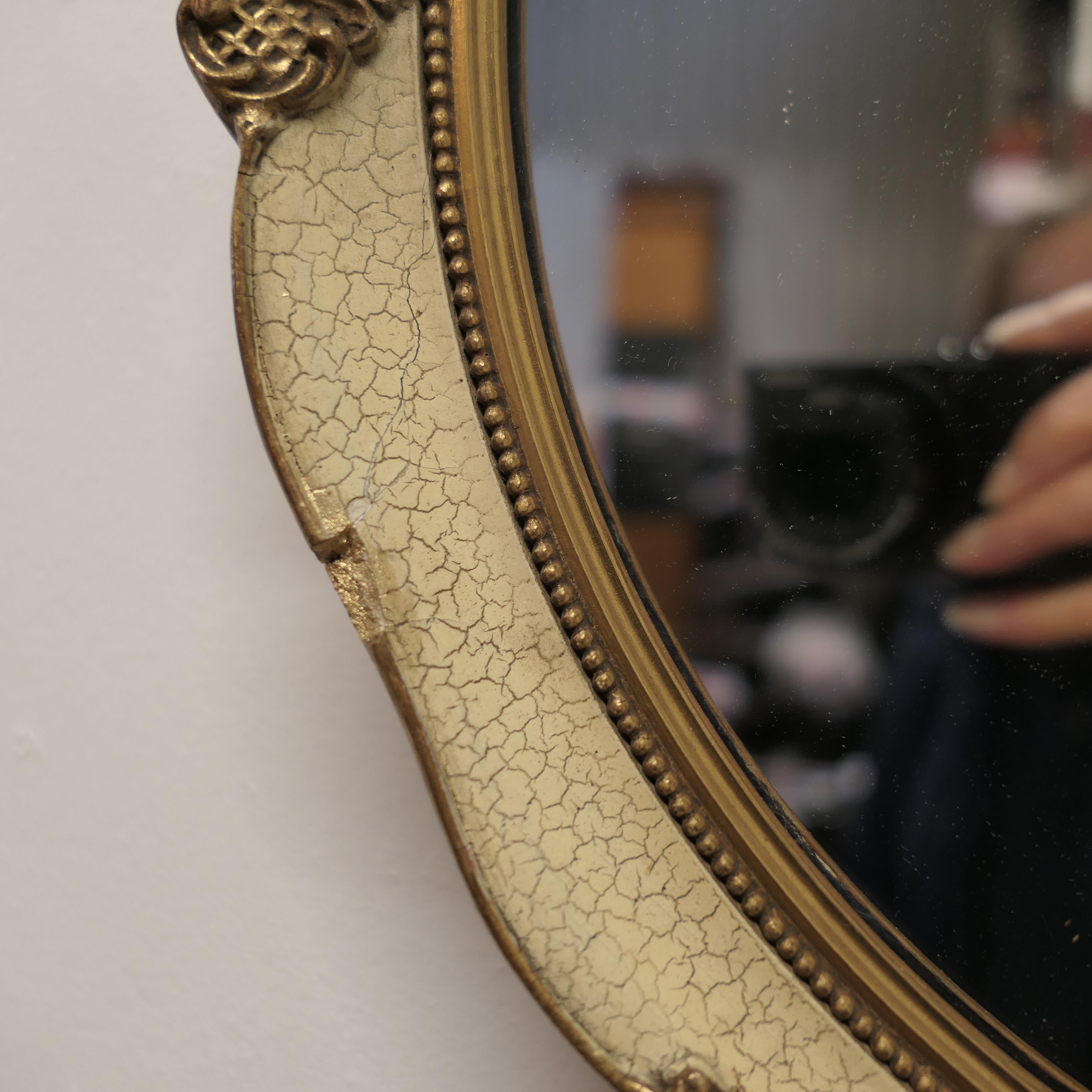 Paire de miroirs muraux français à finition dorée et crème craquelée   en vente 3