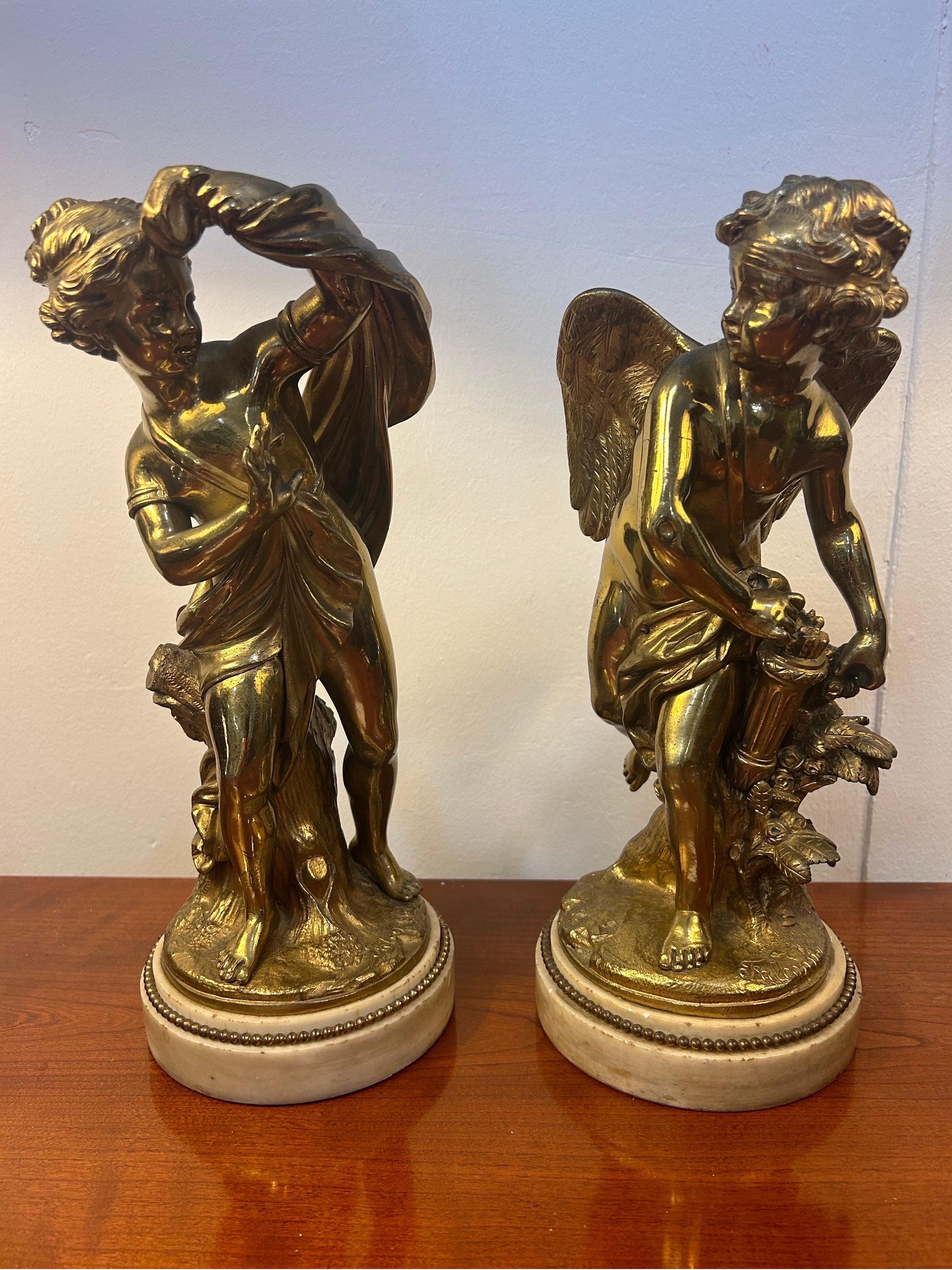 Paar französische vergoldete Bronzefiguren, signiert Etienne Maurice Falconett (Neoklassisch) im Angebot
