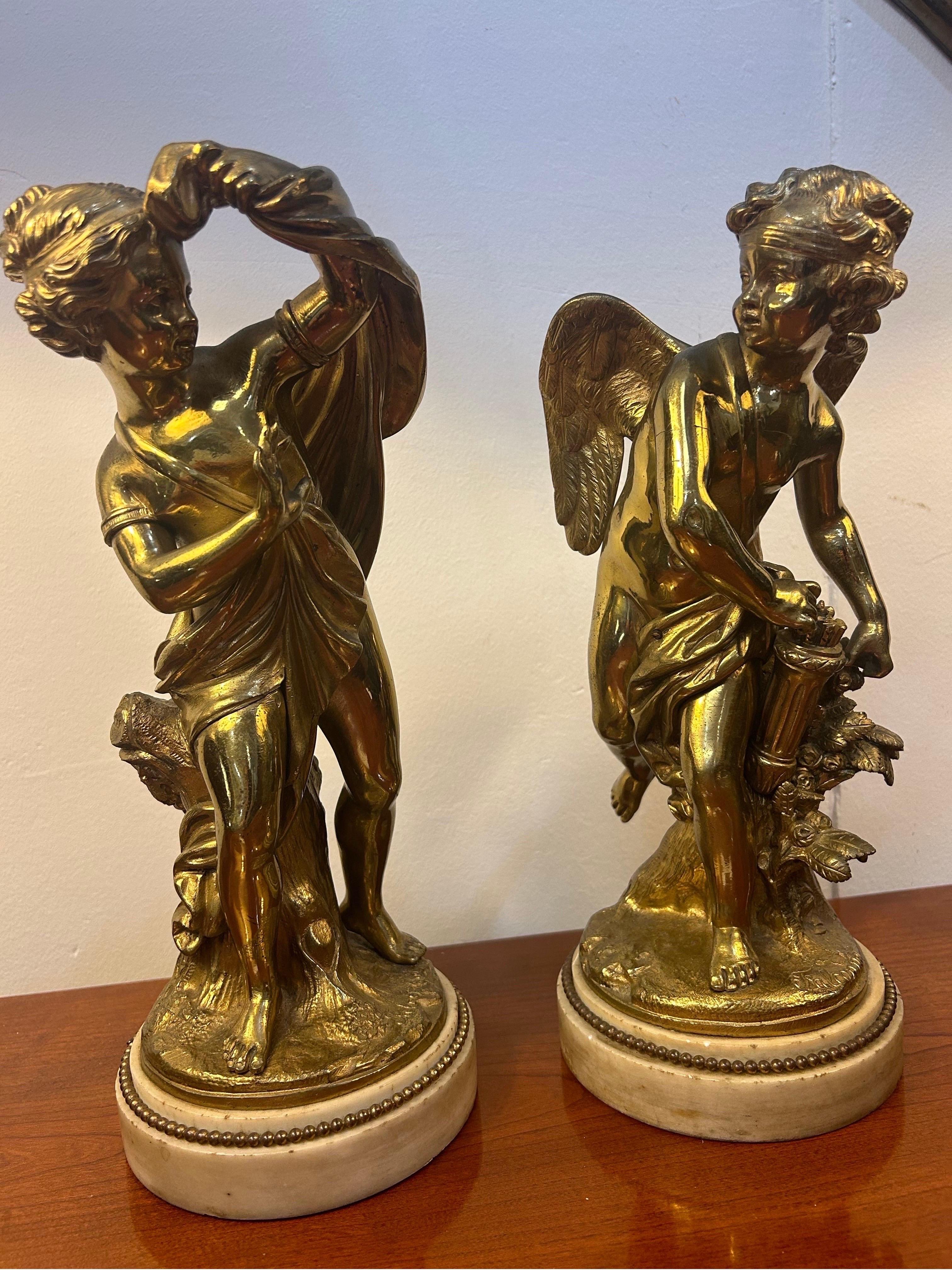 Paar französische vergoldete Bronzefiguren, signiert Etienne Maurice Falconett (Französisch) im Angebot