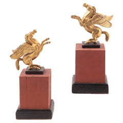 Una coppia di modelli di Pegaso in bronzo dorato francese