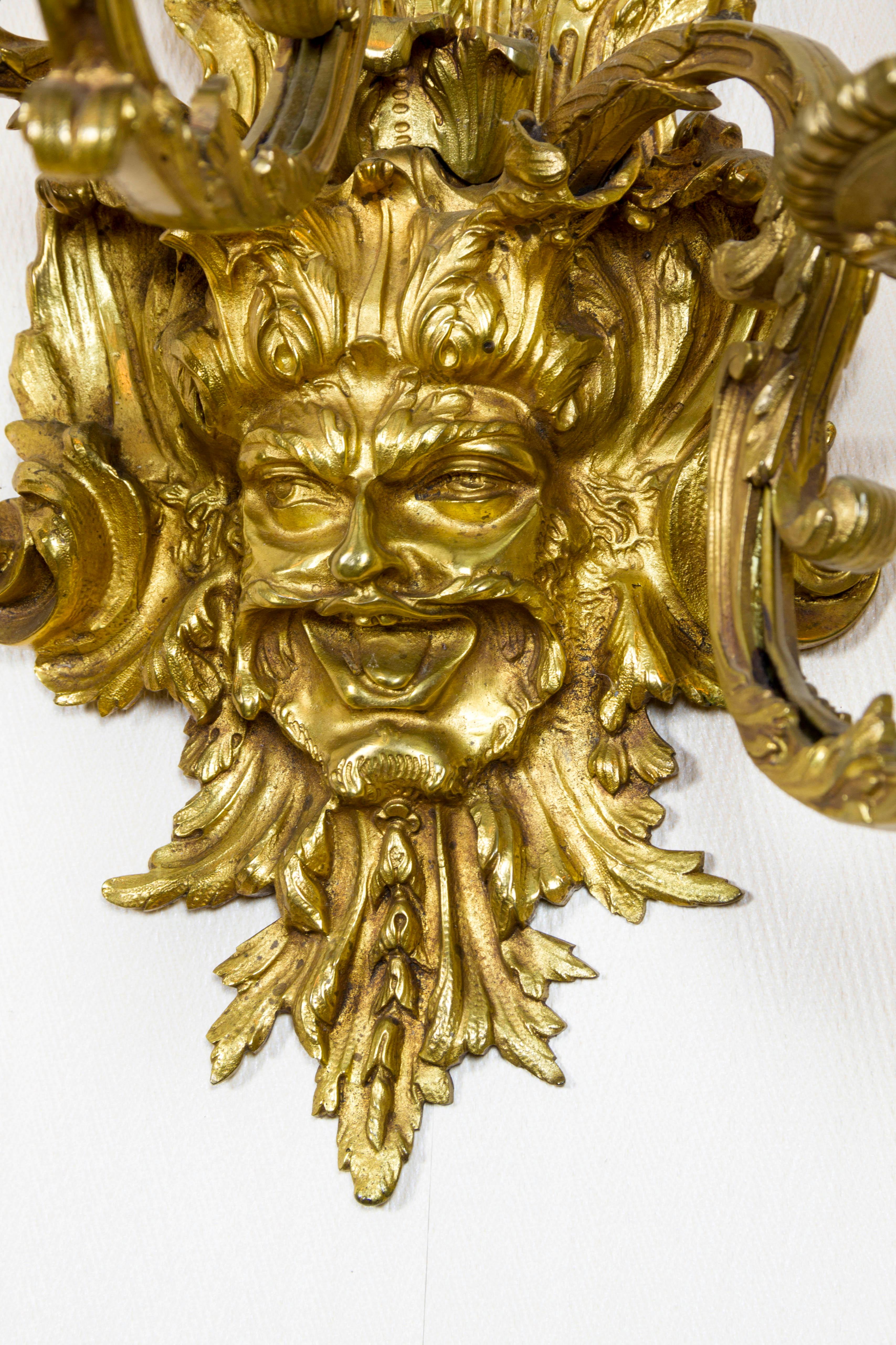 Pair of French Gilt Bronze Wall Sconces with Mascarons, After A.Ch. Boulle In Good Condition For Sale In Göttingen, NI