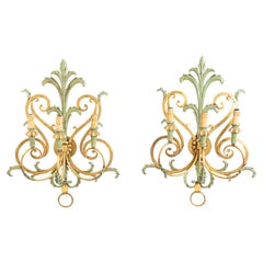 Paire d'appliques en métal et bois doré de style français