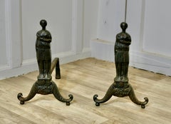 Una coppia di androni gotici francesi in ferro con guardiani