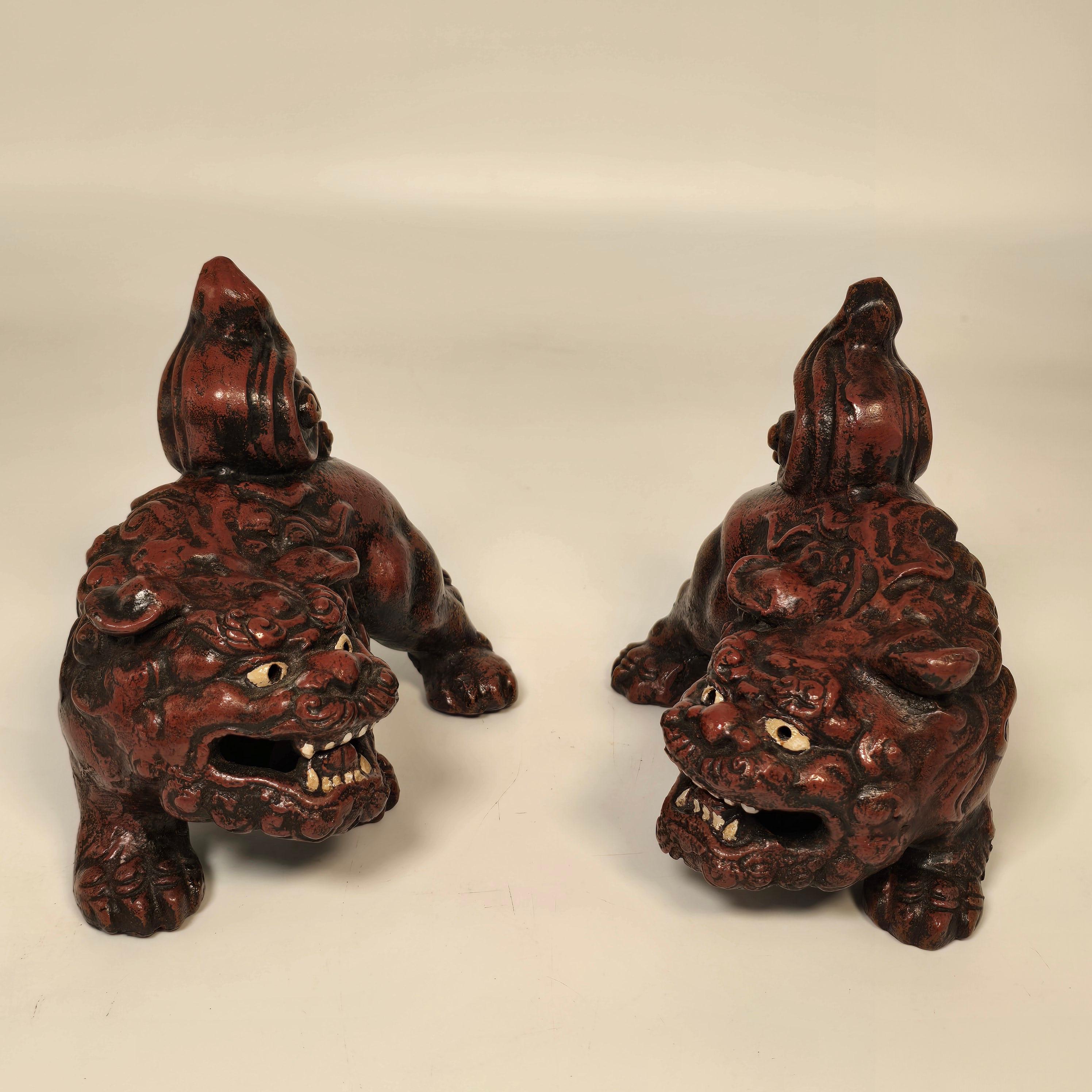 A pair of French hand painted cast iron foo dogs in a Chinese style, circa 1900 in vendita 4