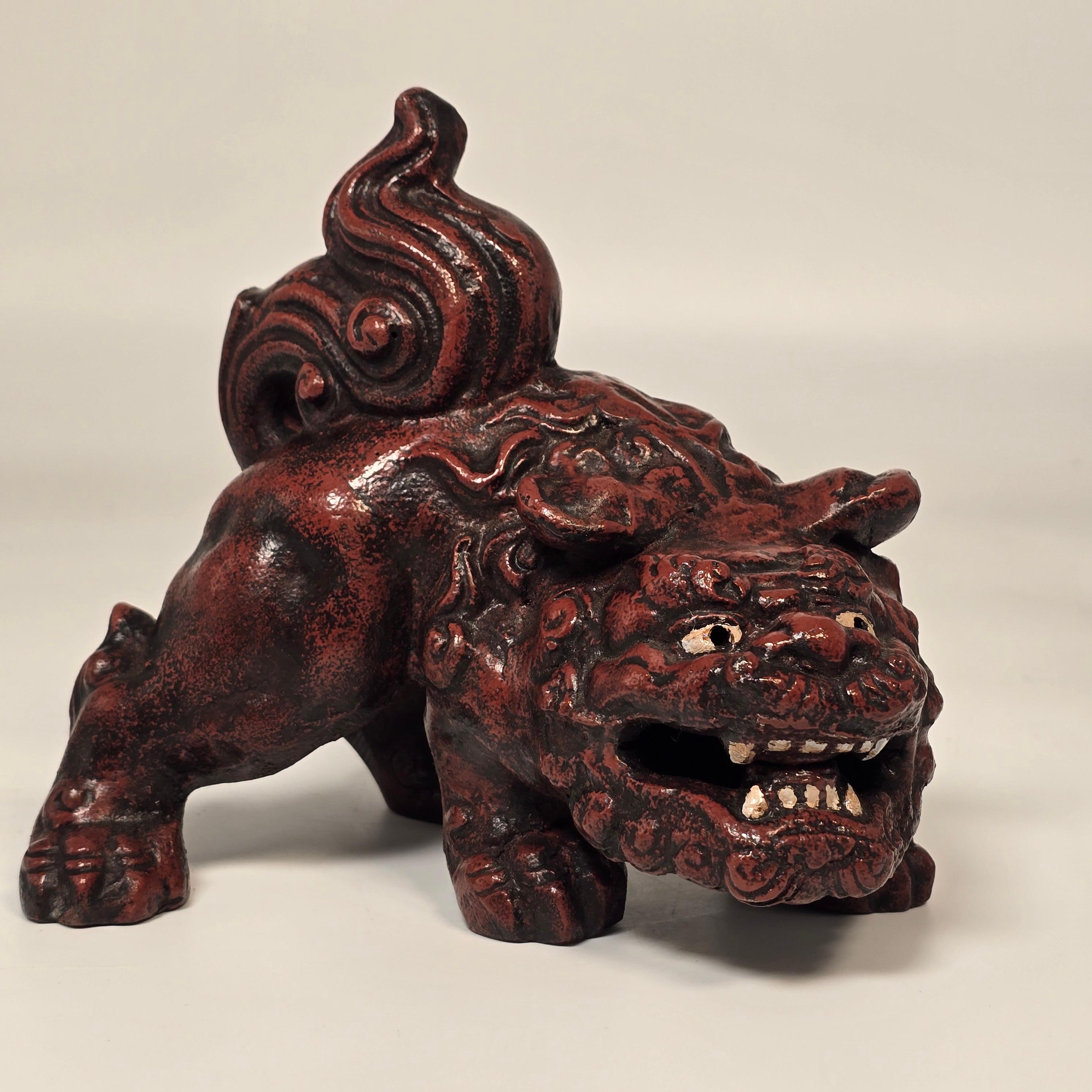 A pair of French hand painted cast iron foo dogs in a Chinese style, circa 1900 in vendita 12