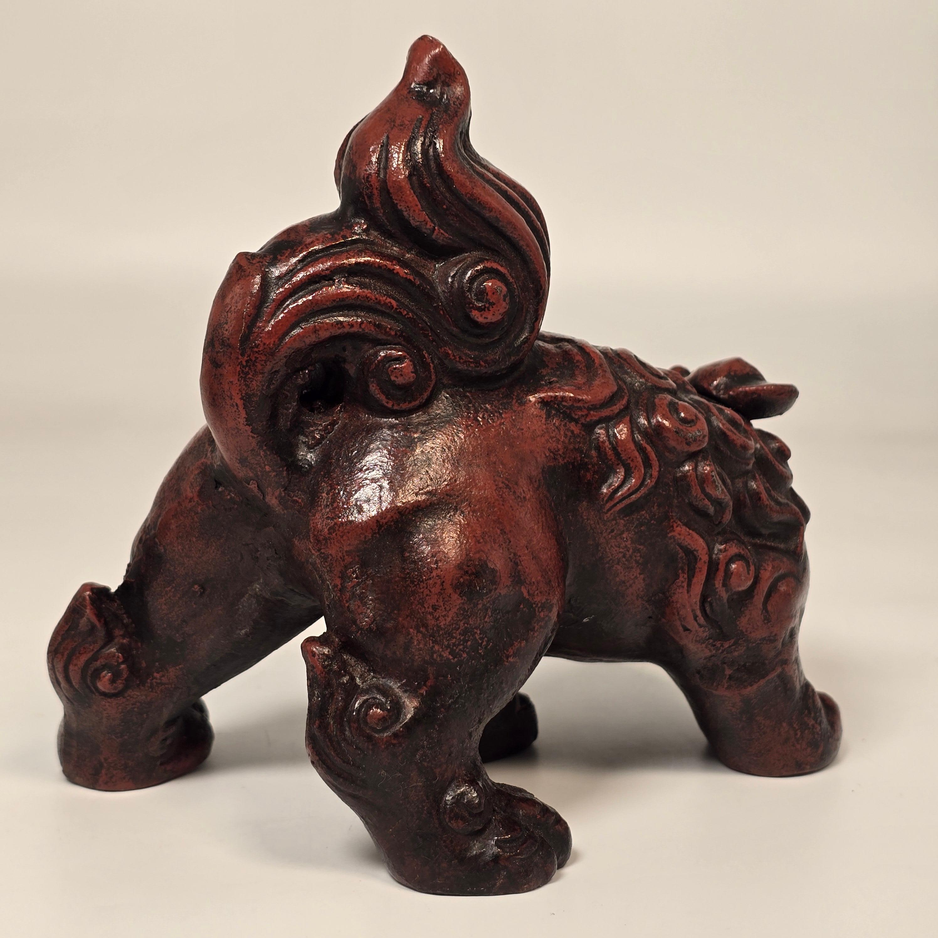 XX secolo A pair of French hand painted cast iron foo dogs in a Chinese style, circa 1900 in vendita