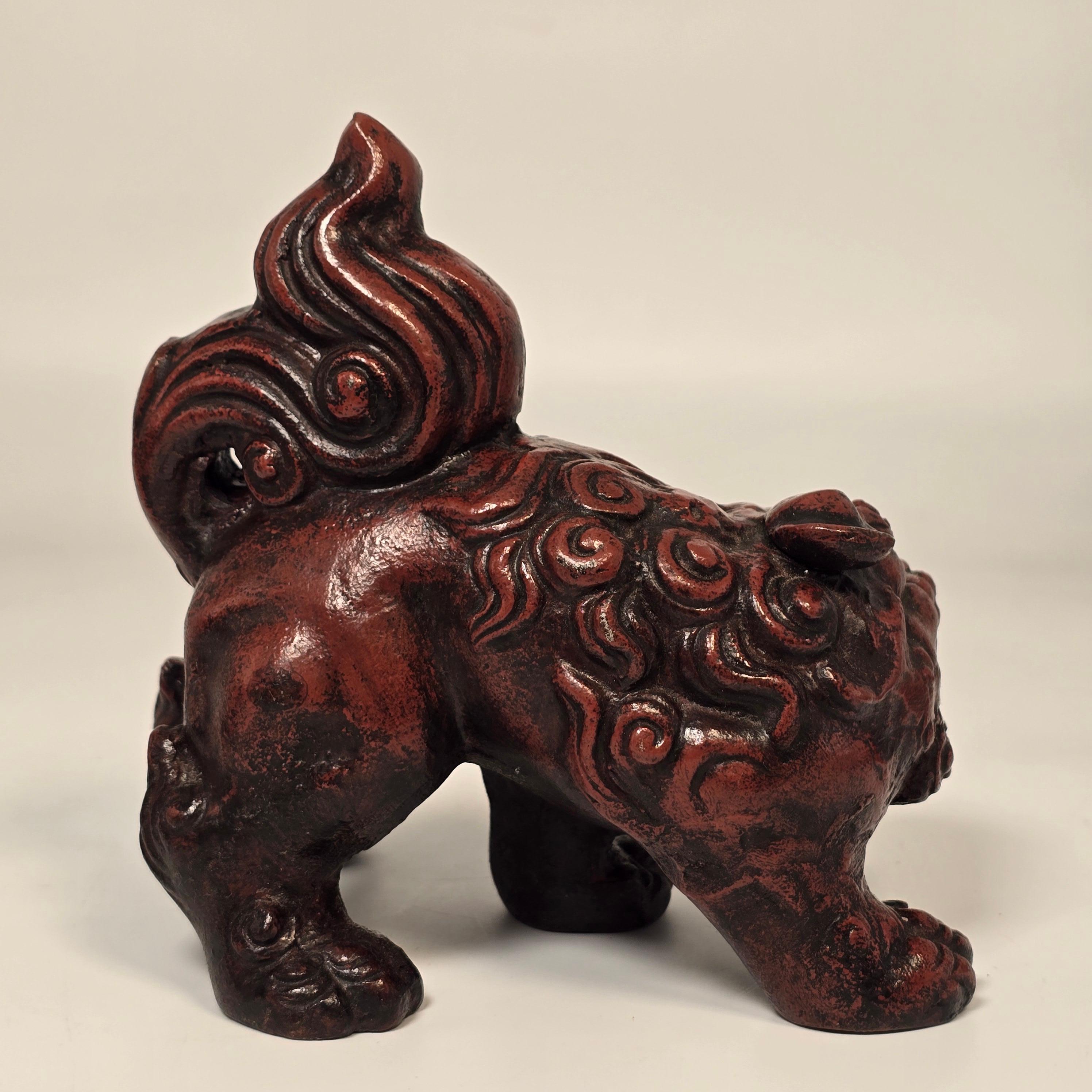 Ferro A pair of French hand painted cast iron foo dogs in a Chinese style, circa 1900 in vendita