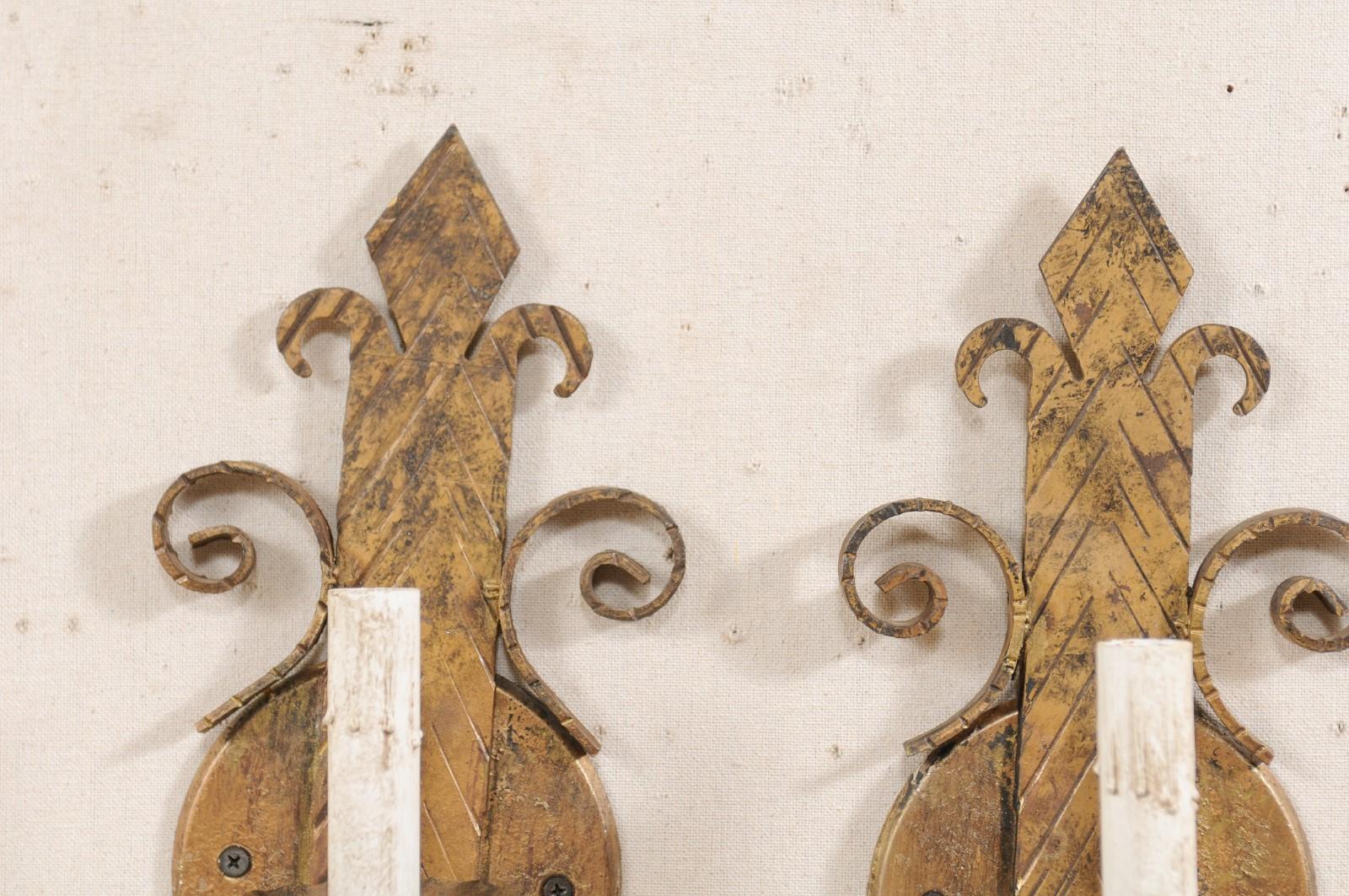 20th Century Pair of French Iron Fleur-de-Lys Sconces in Gold Tones For Sale