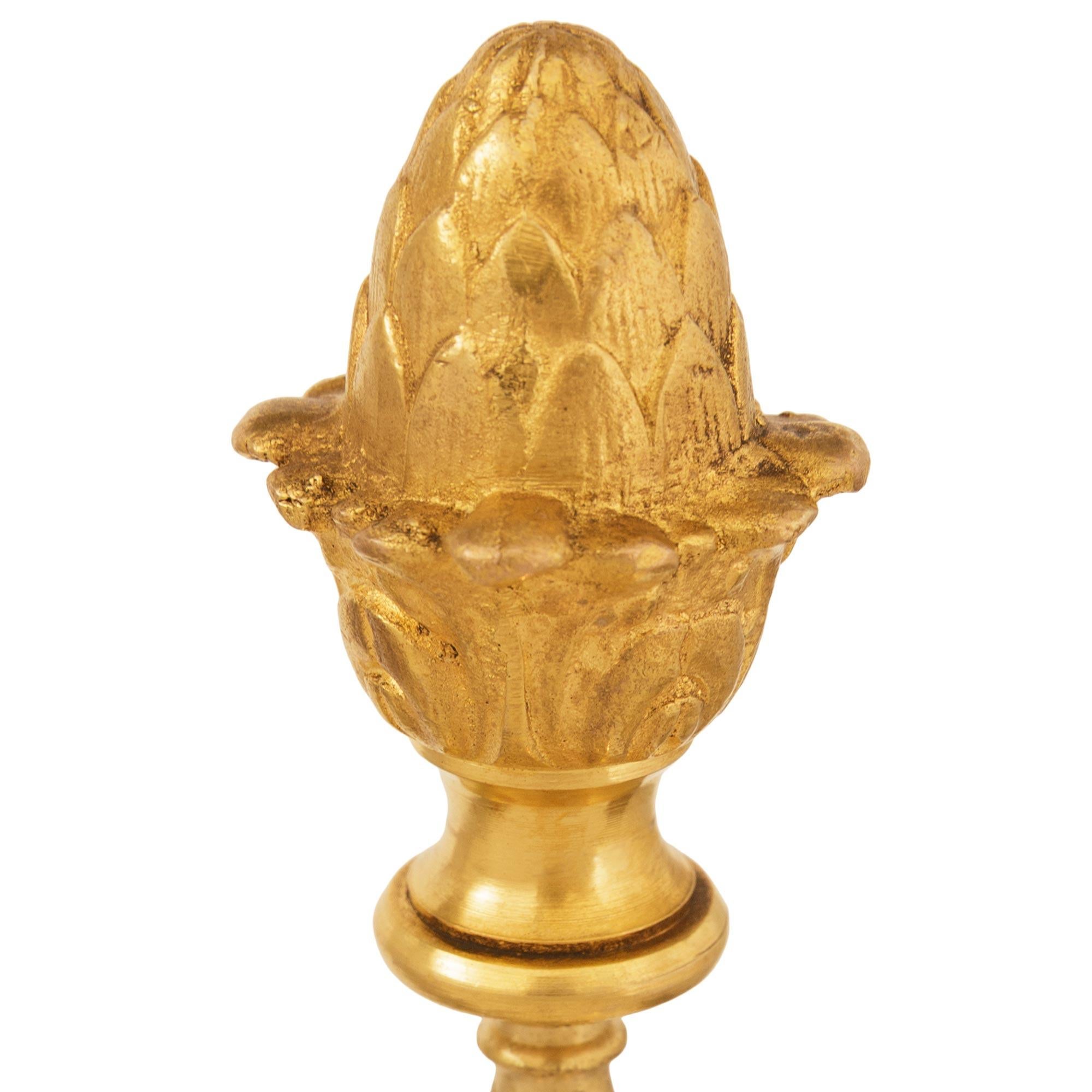 Coppia di lampade francesi della fine del XIX secolo in stile Luigi XVI. Cristallo di rocca e lampade in ormolu In condizioni buone in vendita a West Palm Beach, FL