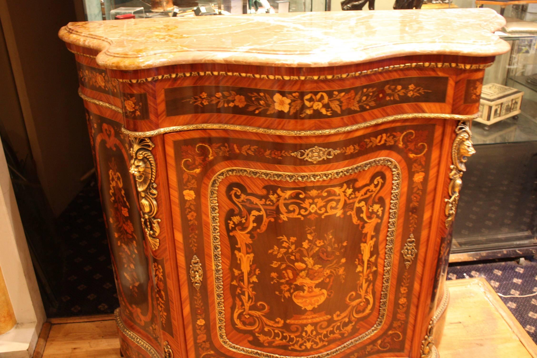 Pair of French Late 19th Century Marquetry Kingwood Cabinets In Excellent Condition In London, GB