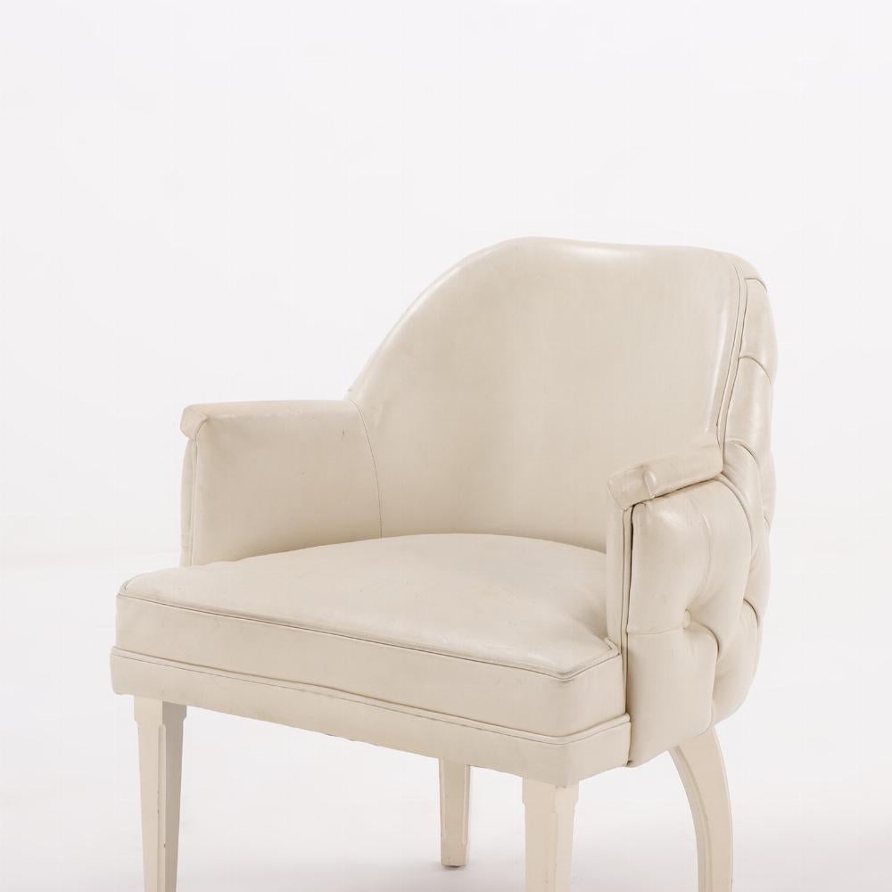 Pareja de sillones club franceses de cuero C 1970. Lacado en venta