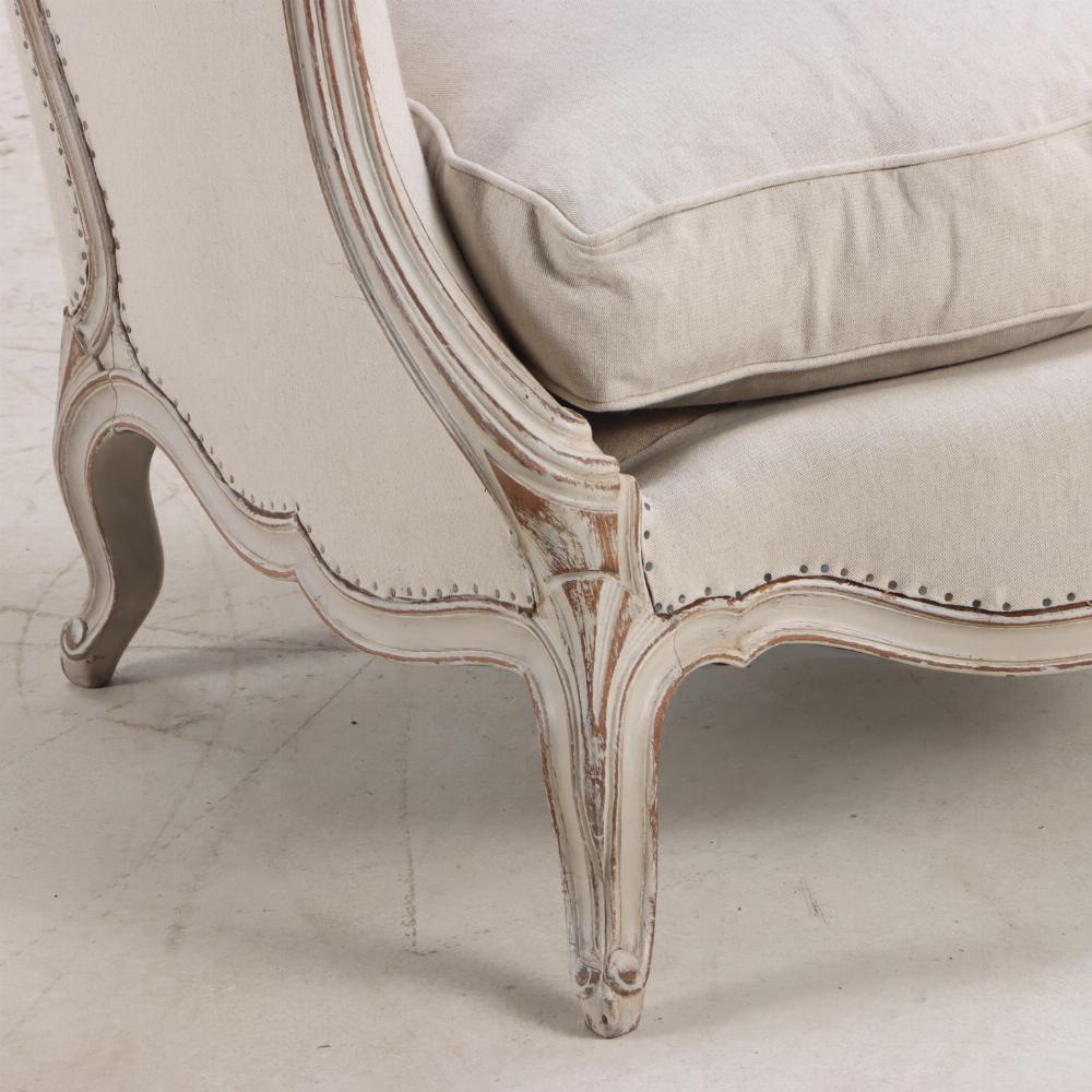 20ième siècle Paire de chaises bergères peintes de style Louis XV, C 1920. en vente