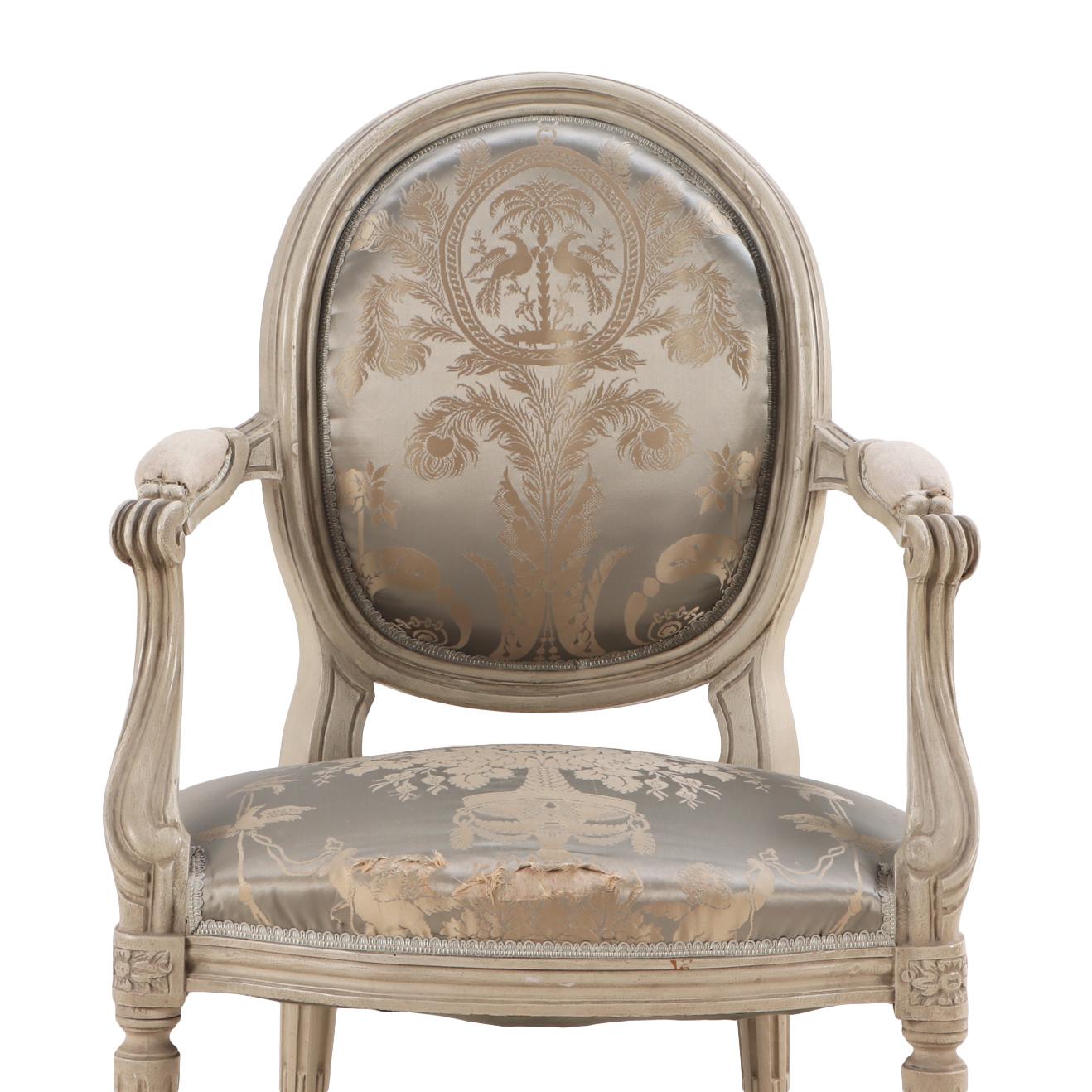 Pareja de sillones franceses abiertos pintados estilo Luis XV, c. 1940. siglo XX en venta