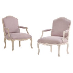Paire de fauteuils ouverts peints de style Louis XV, C.C. 1960.