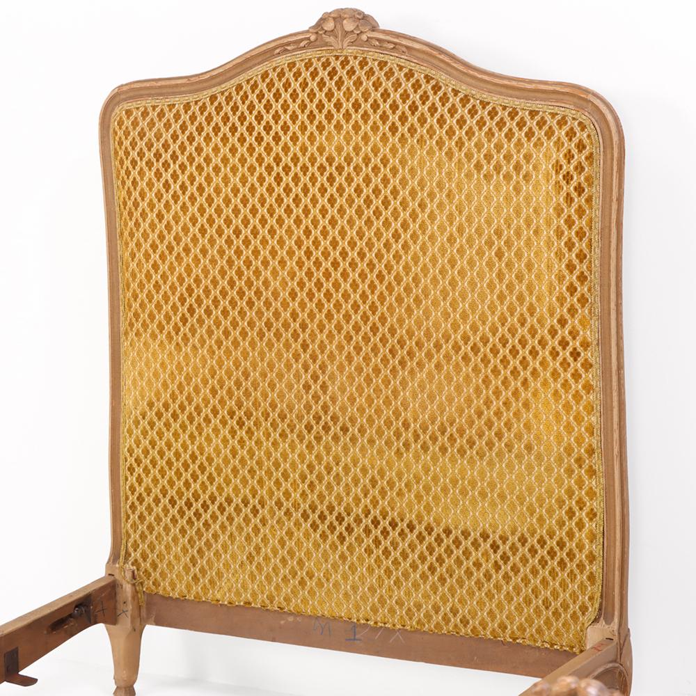 Tissu d'ameublement Paire de lits jumeaux peints de style Louis XV, C.C. 1940 en vente