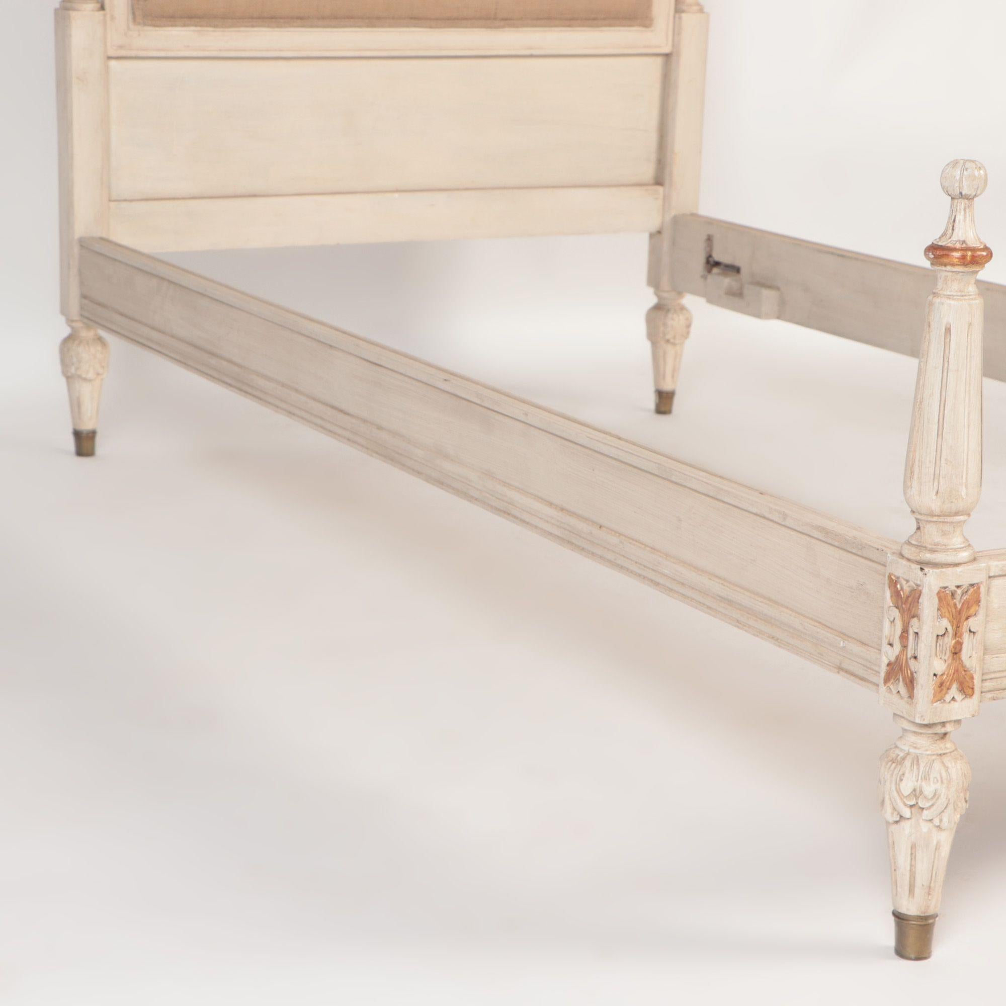 A pair of French Louis XVI painted twin beds with partial gilt, c 1940. In Good Condition In Philadelphia, PA