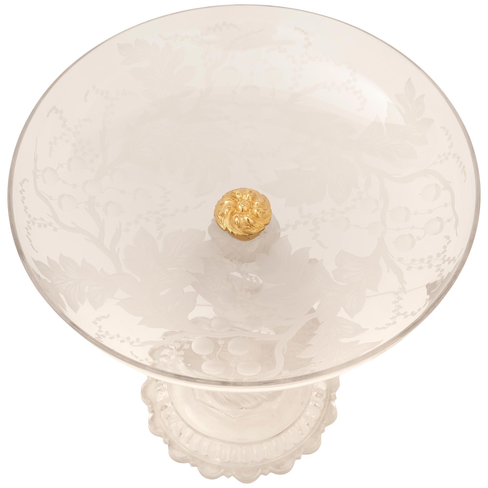 Un par de  Centros de mesa franceses Luis XVI de Cristal de Baccarat y Ormolu en venta 5