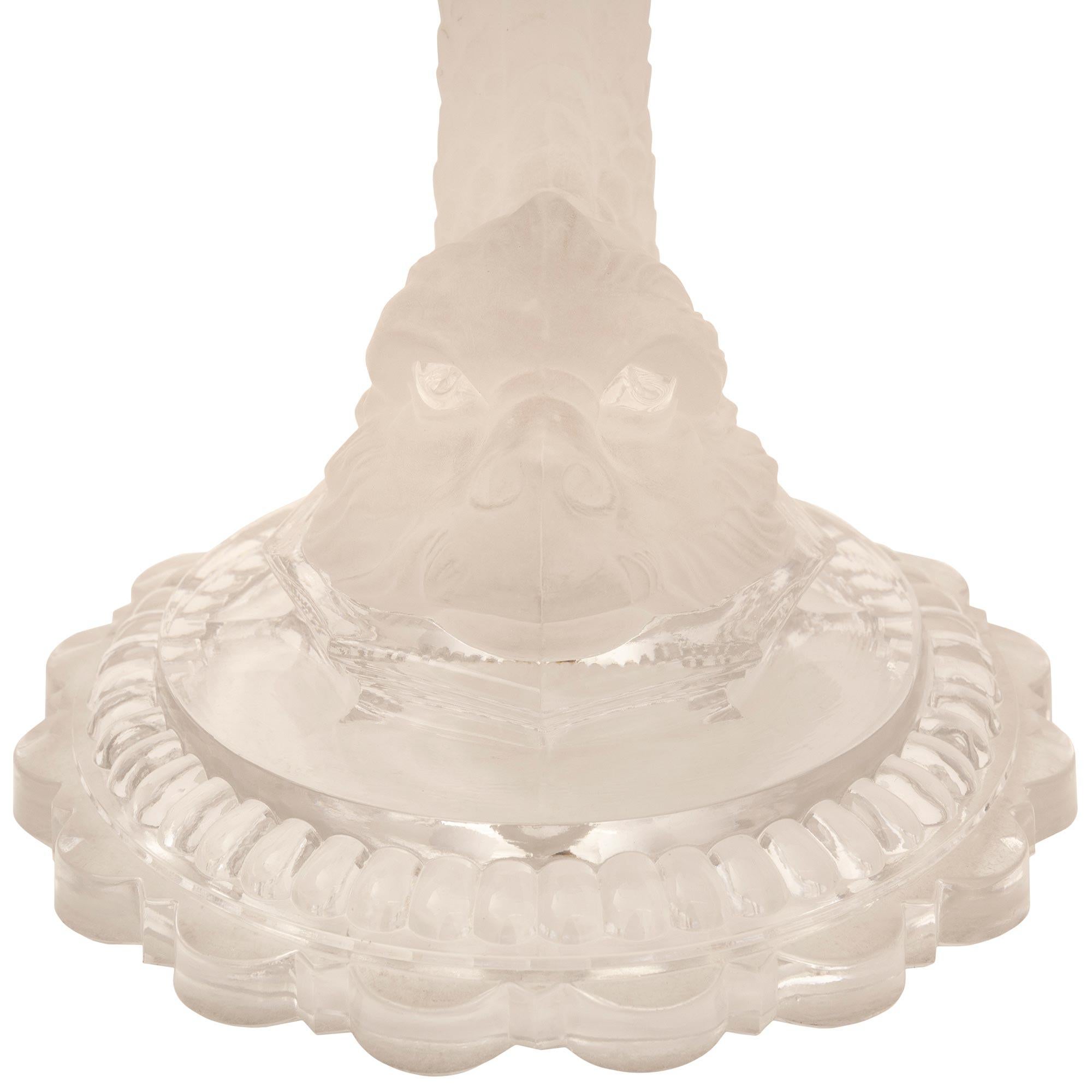 Un par de  Centros de mesa franceses Luis XVI de Cristal de Baccarat y Ormolu en venta 3